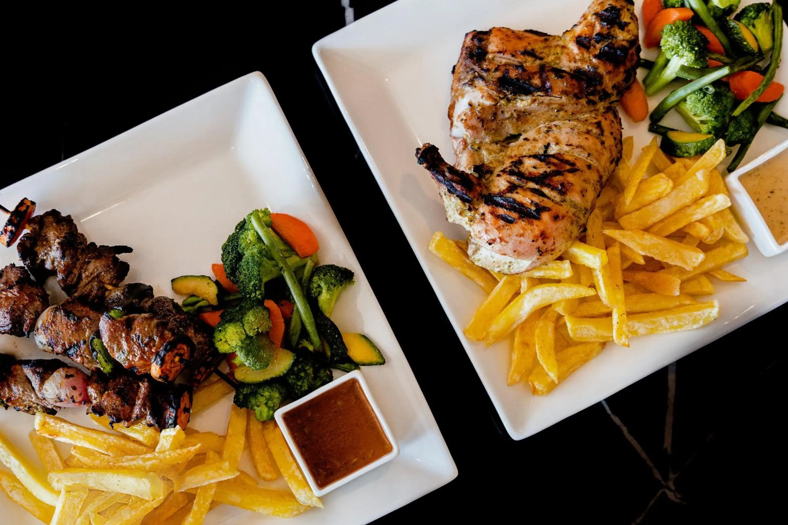 Restaurant/places to eat in Aura Suites