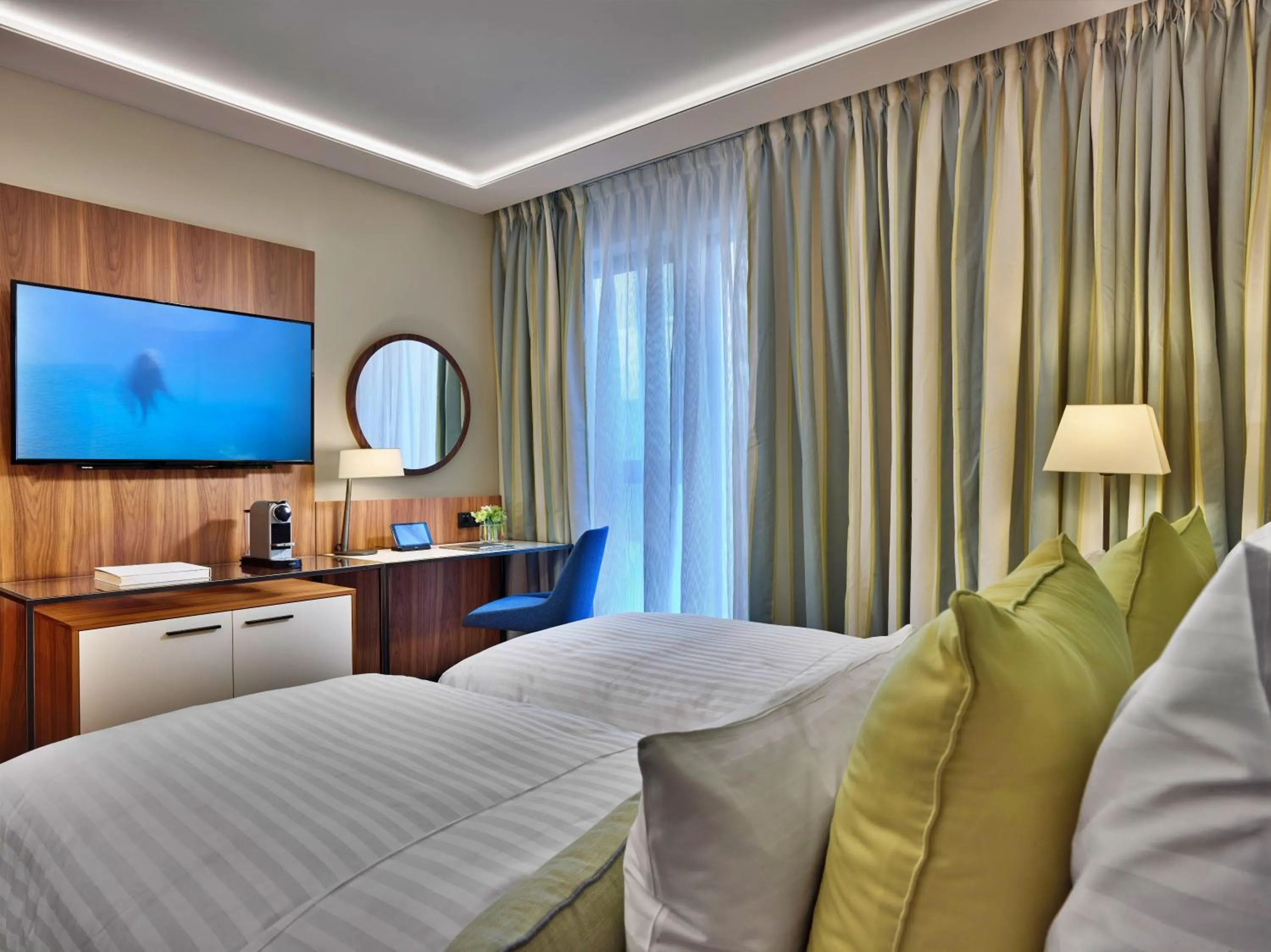 Coffee/tea facilities, Bed in EST Grand Hotel Savoy