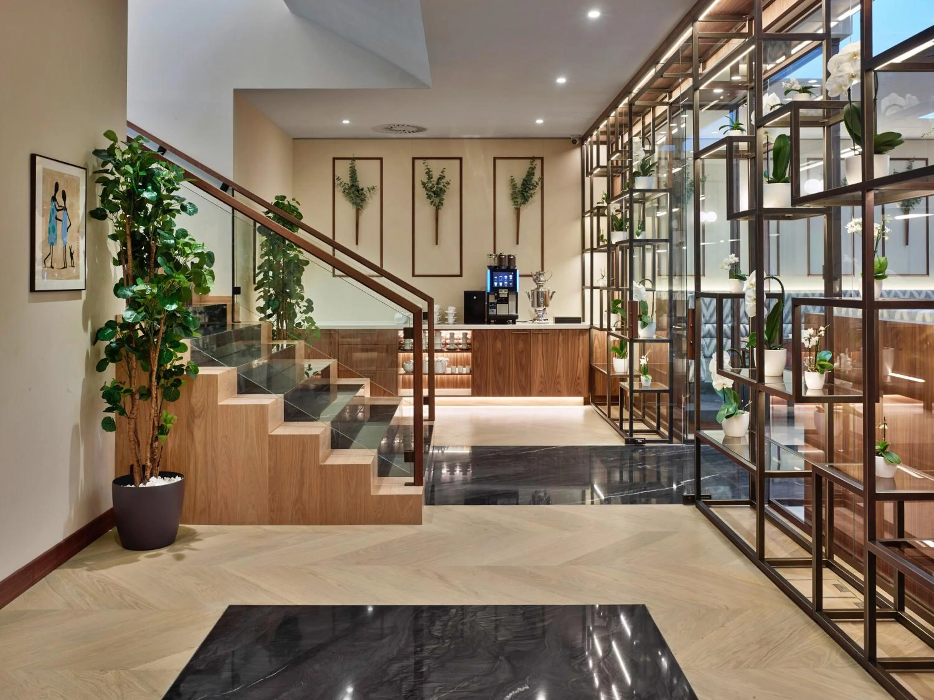 Restaurant/places to eat in EST Grand Hotel Savoy