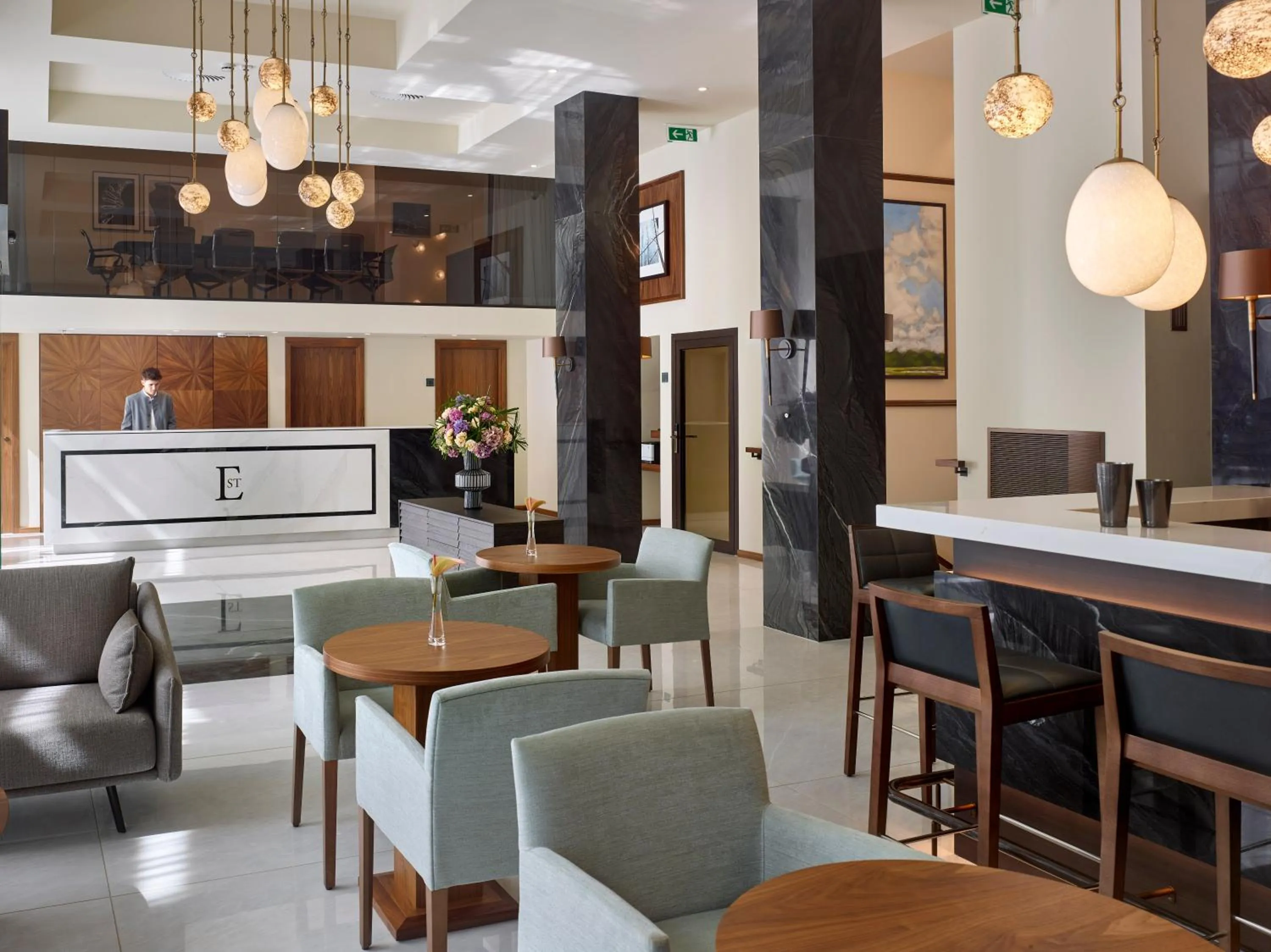 Restaurant/places to eat in EST Grand Hotel Savoy