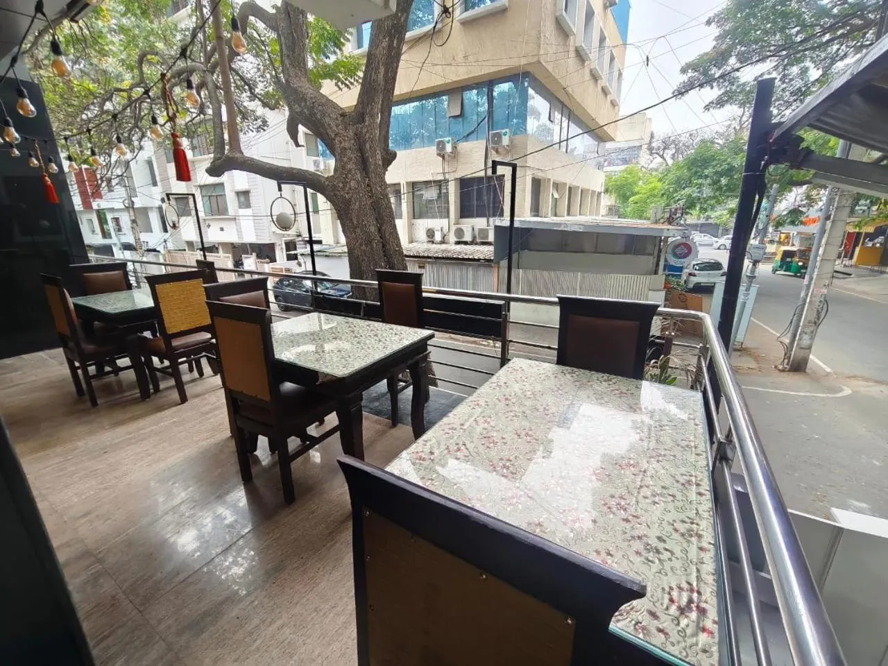 Restaurant/places to eat in Al Noor Palace