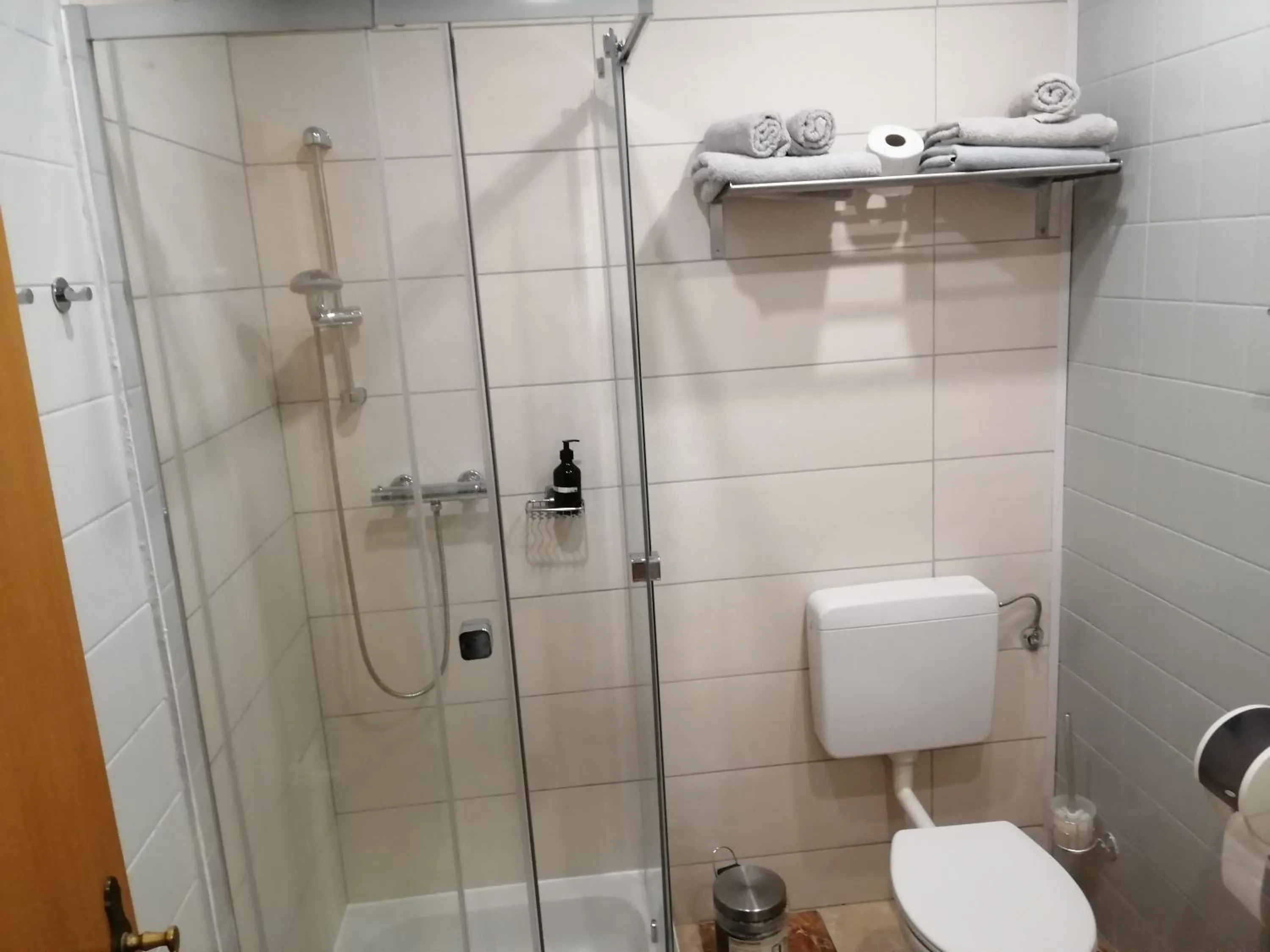 Bathroom in Pension Arkadenhof