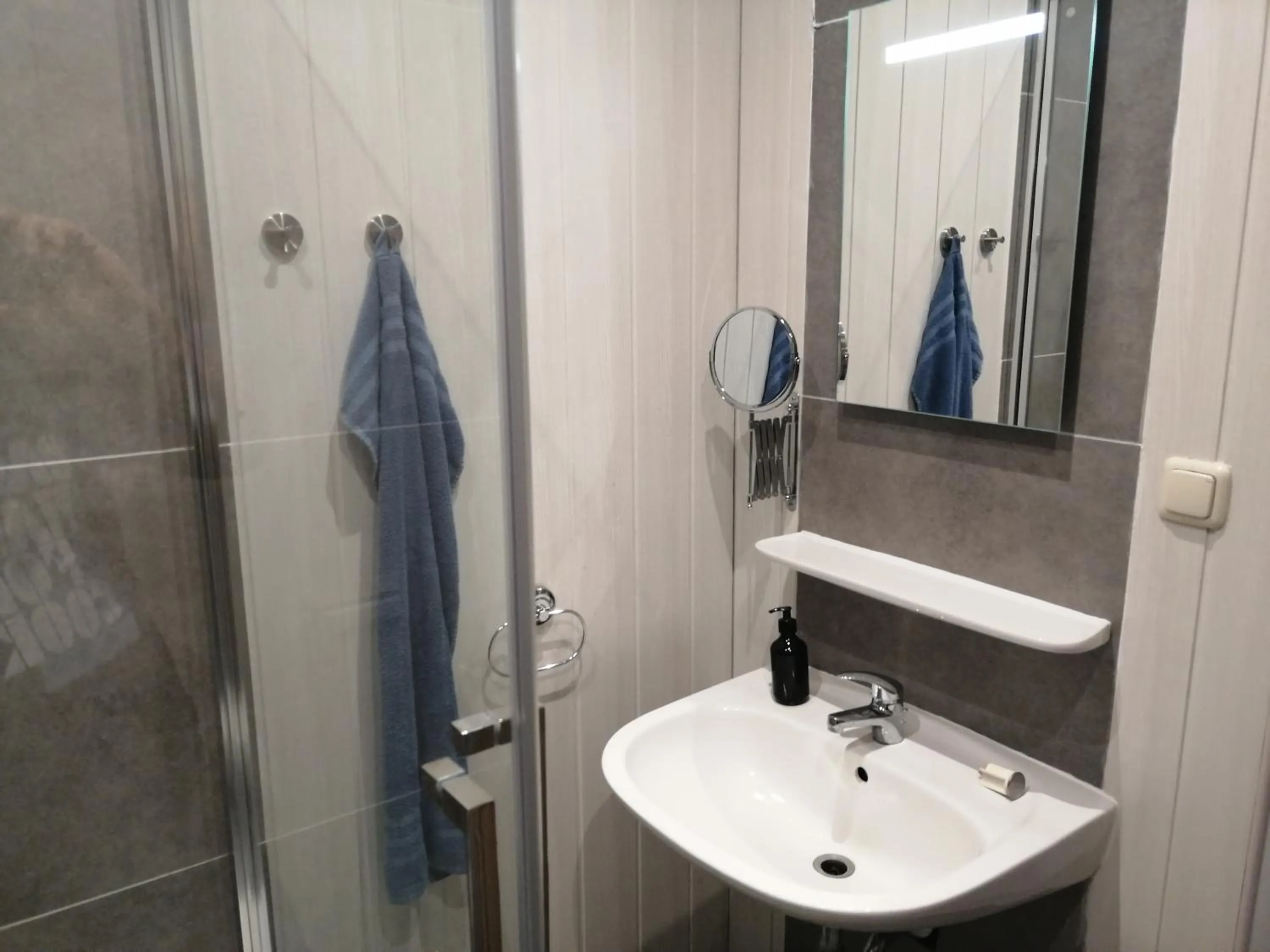 Bathroom in Pension Arkadenhof