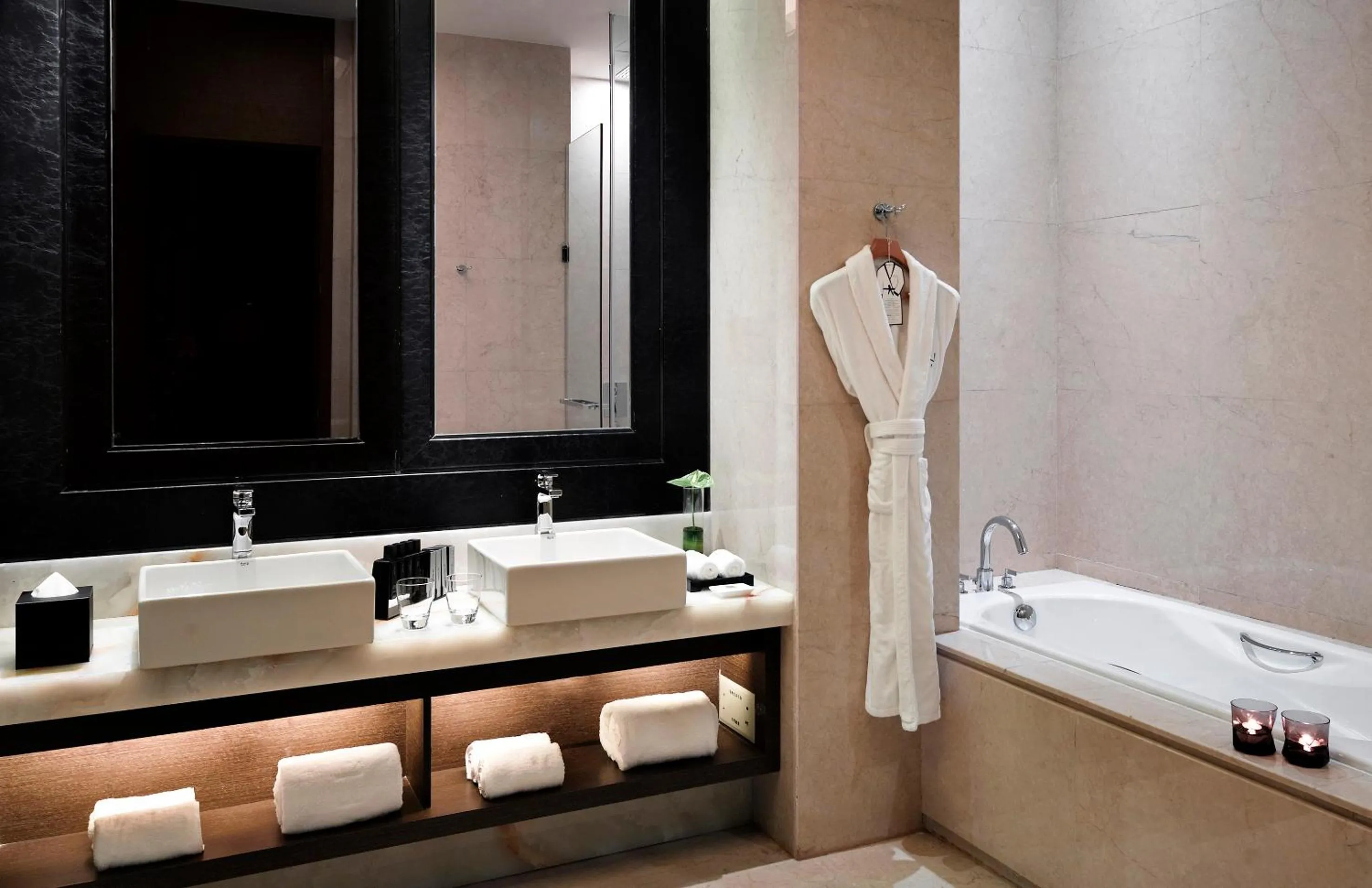 Shower in Melia Jinan