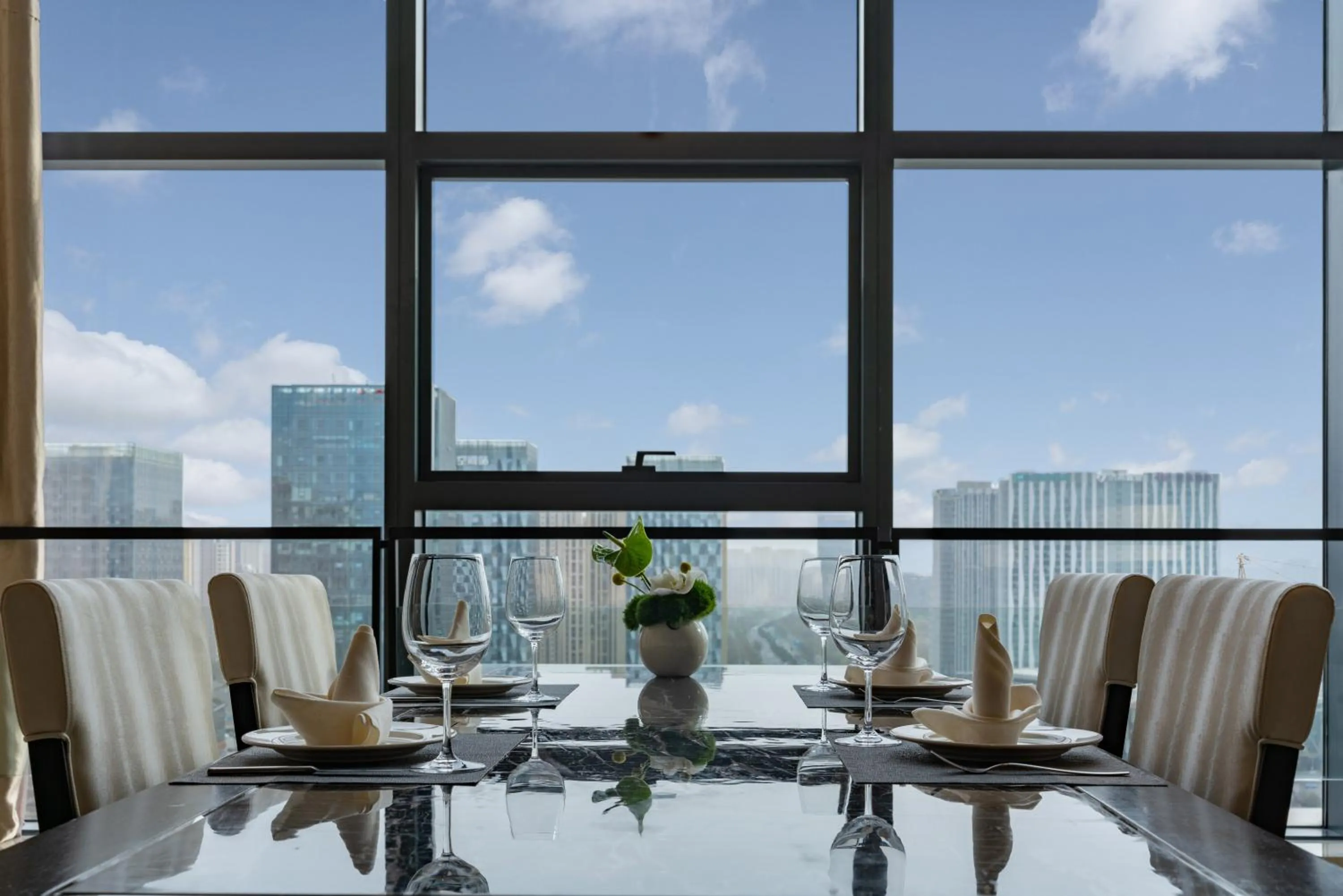 Dining area in Melia Jinan