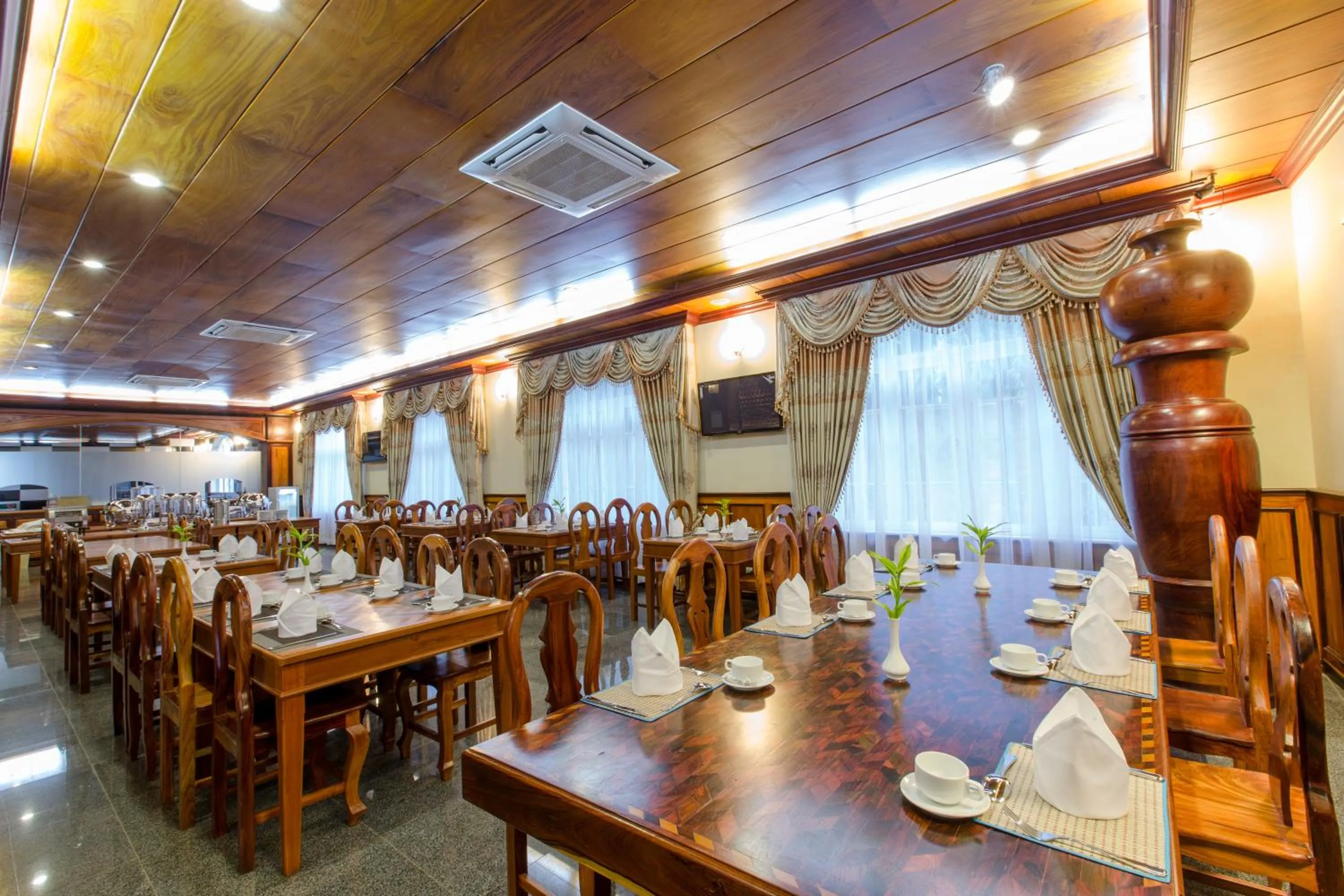 Restaurant/places to eat in Classy Hotel & Spa