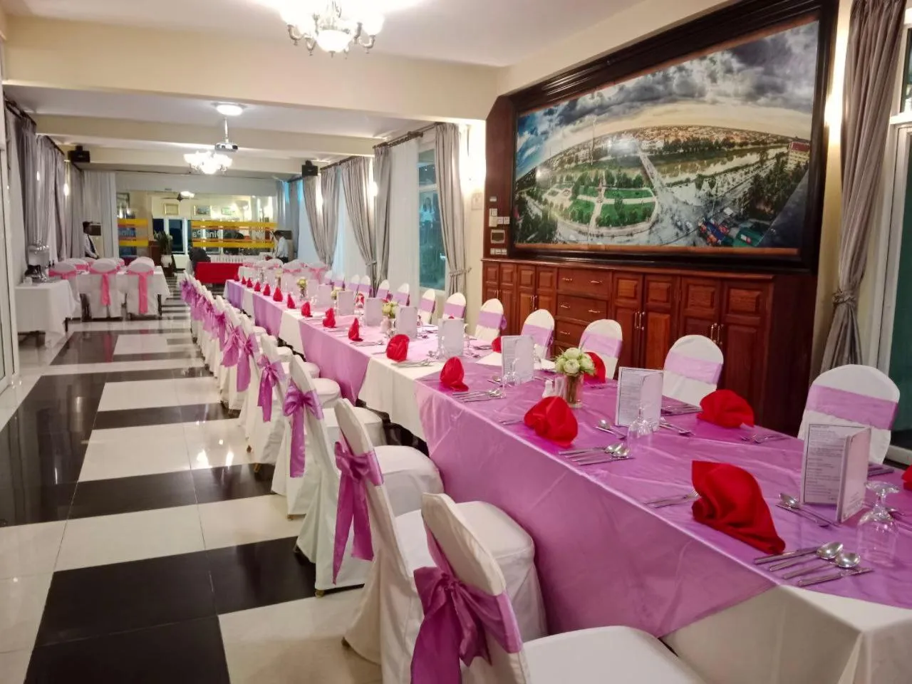 Restaurant/places to eat in Classy Hotel & Spa