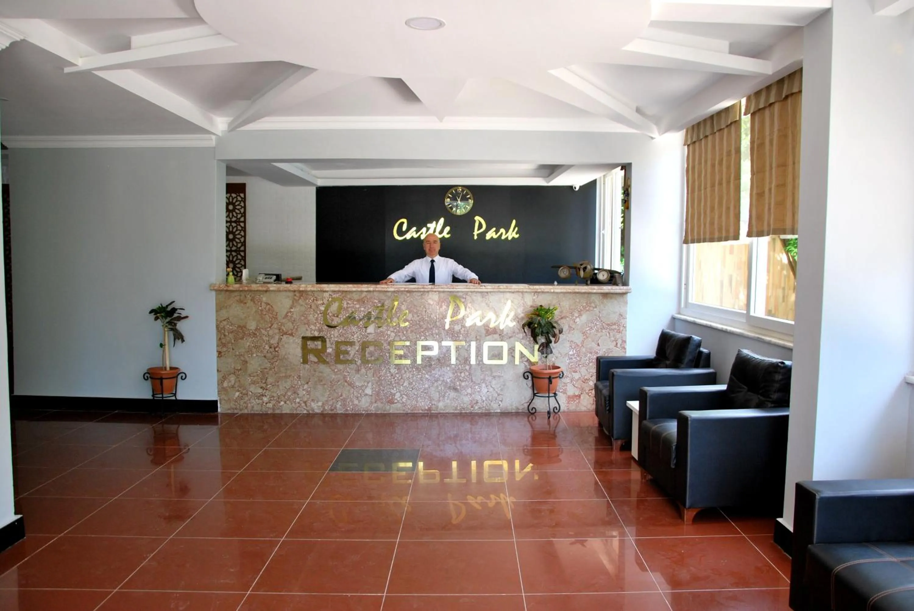 Lobby or reception in CASTLE PARK HOTEL