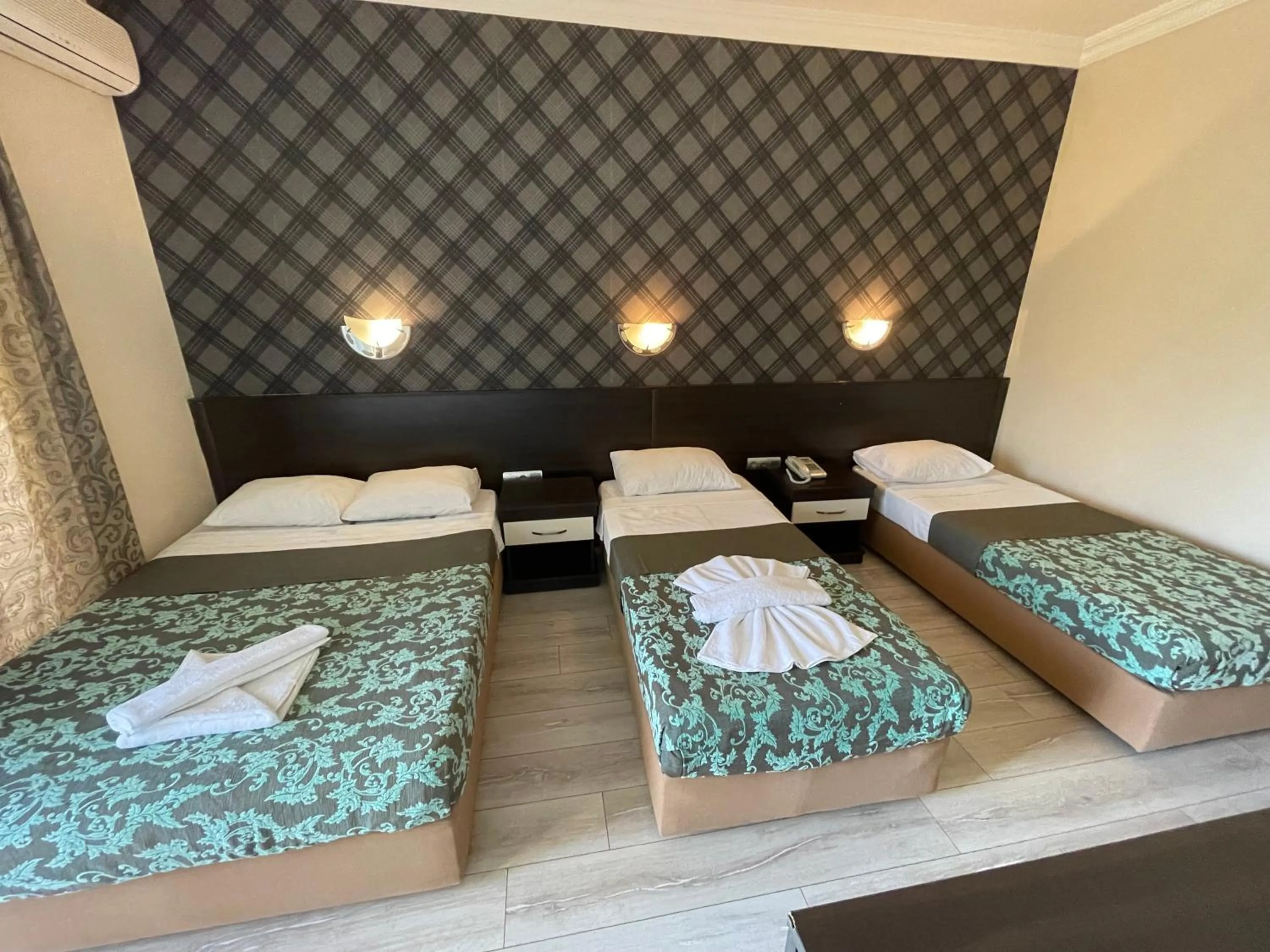 Photo of the whole room, Bed in CASTLE PARK HOTEL