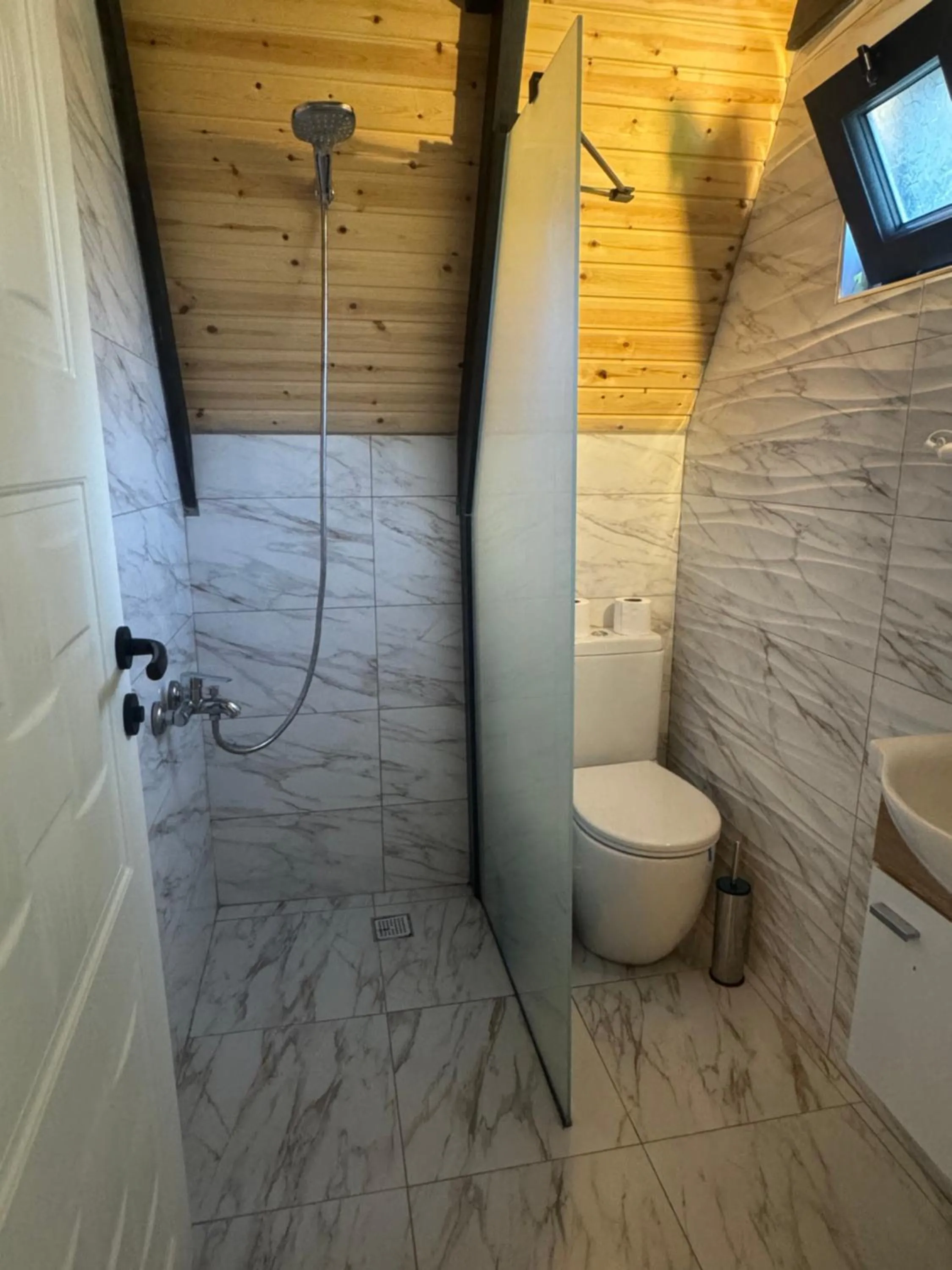 Bathroom in CASTLE PARK HOTEL