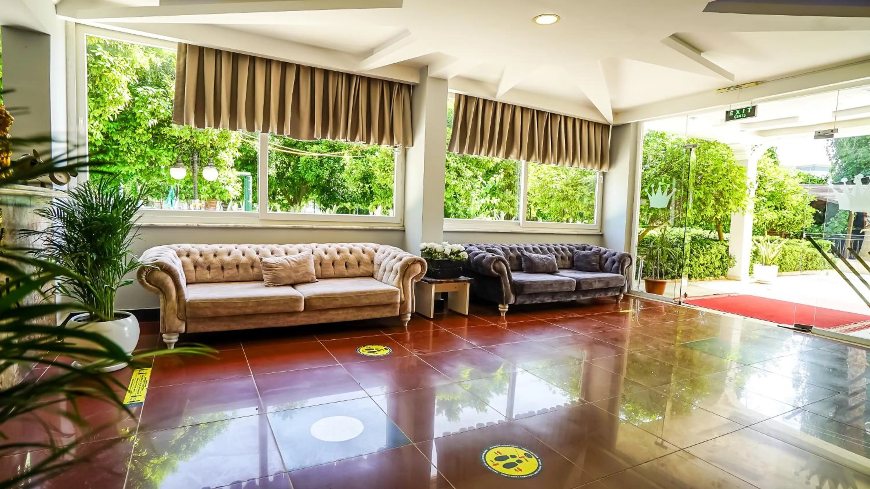 Lobby or reception in CASTLE PARK HOTEL