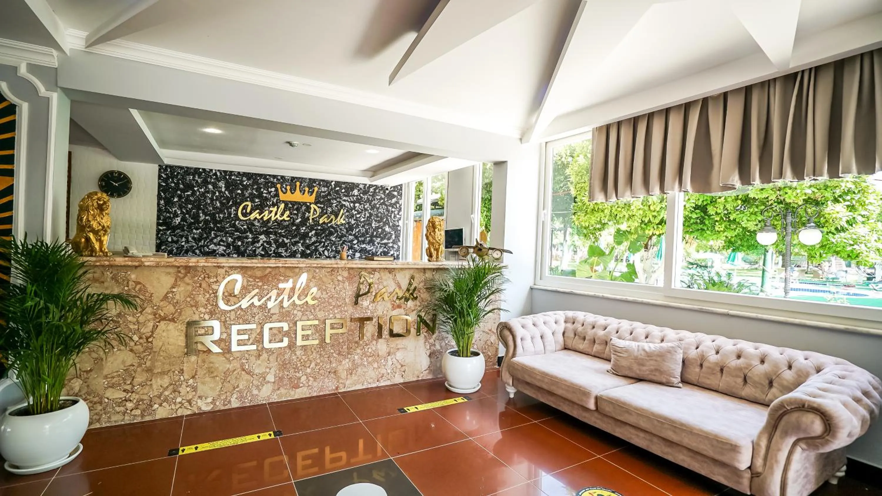 Lobby or reception in CASTLE PARK HOTEL