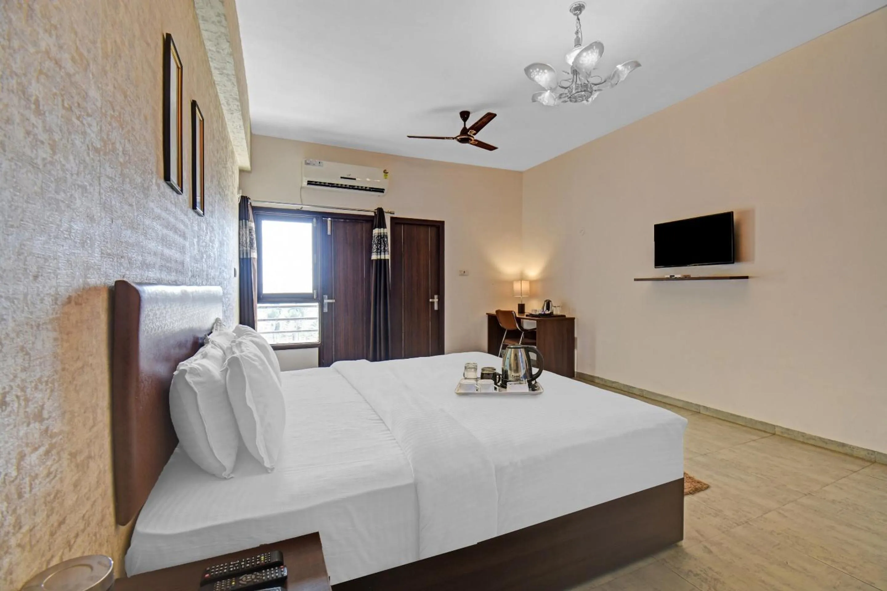 Bedroom, Bed in Townhouse Classio Suites