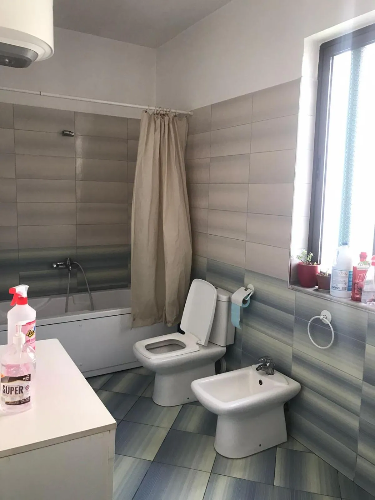 Toilet in Tirana City Rooms - Vatra e Lagjes by Paymán Club