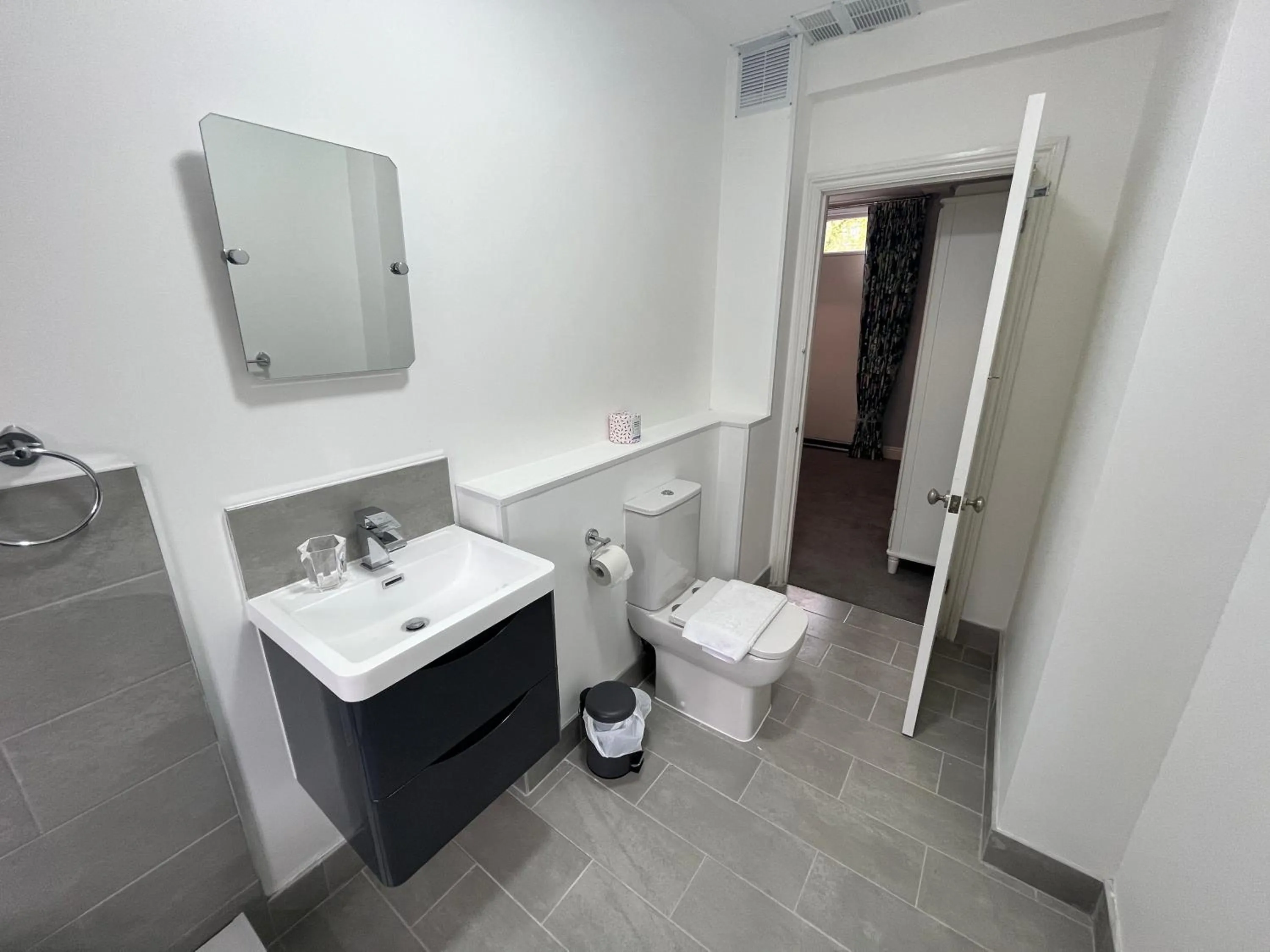 Bathroom in Dockers Inn