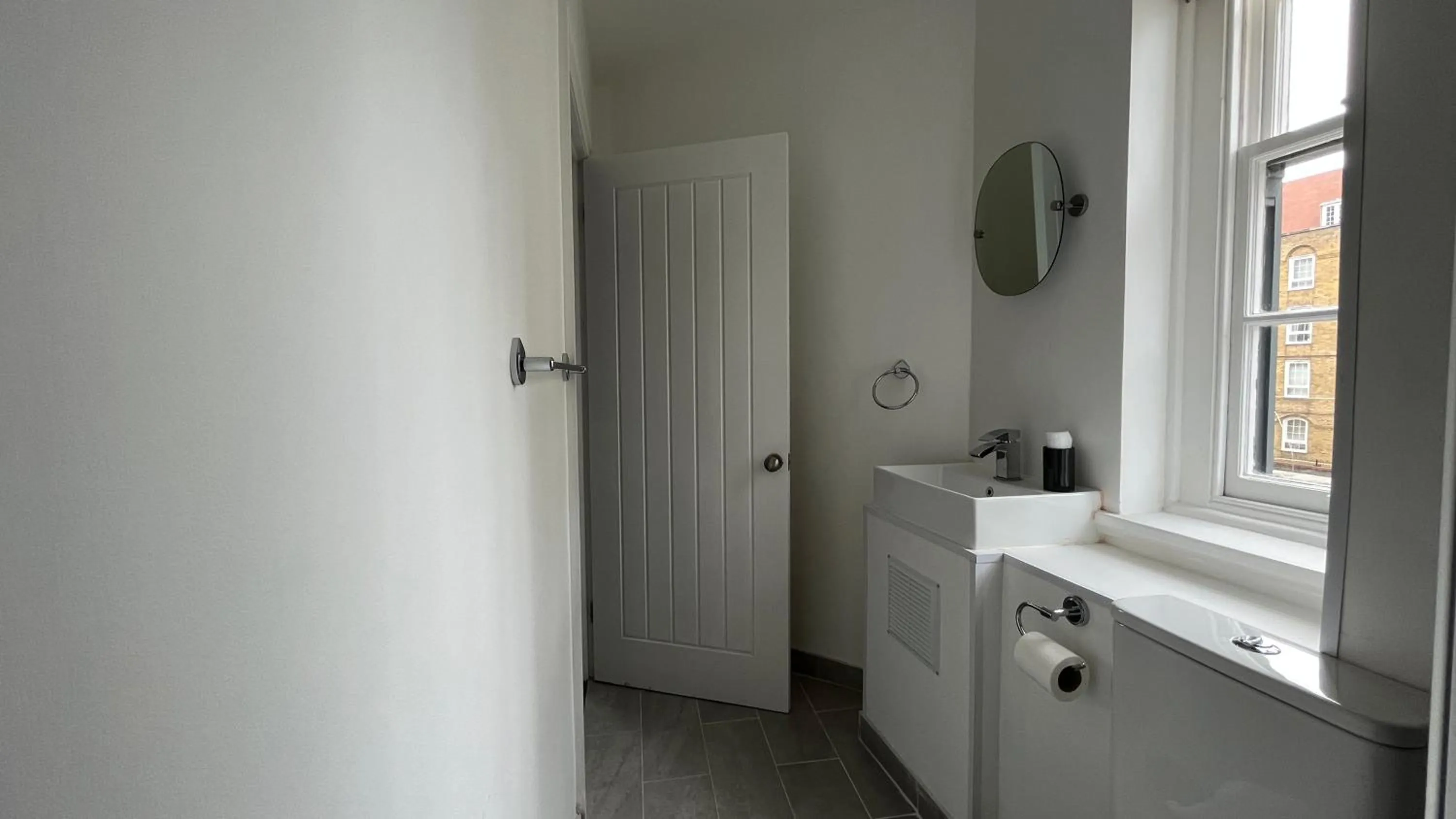 Bathroom in Dockers Inn