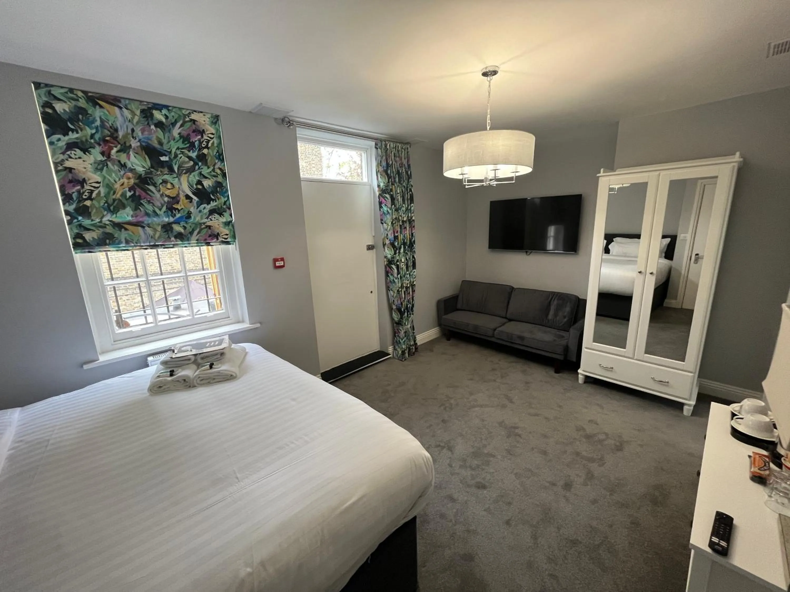 Photo of the whole room, Bed in Dockers Inn