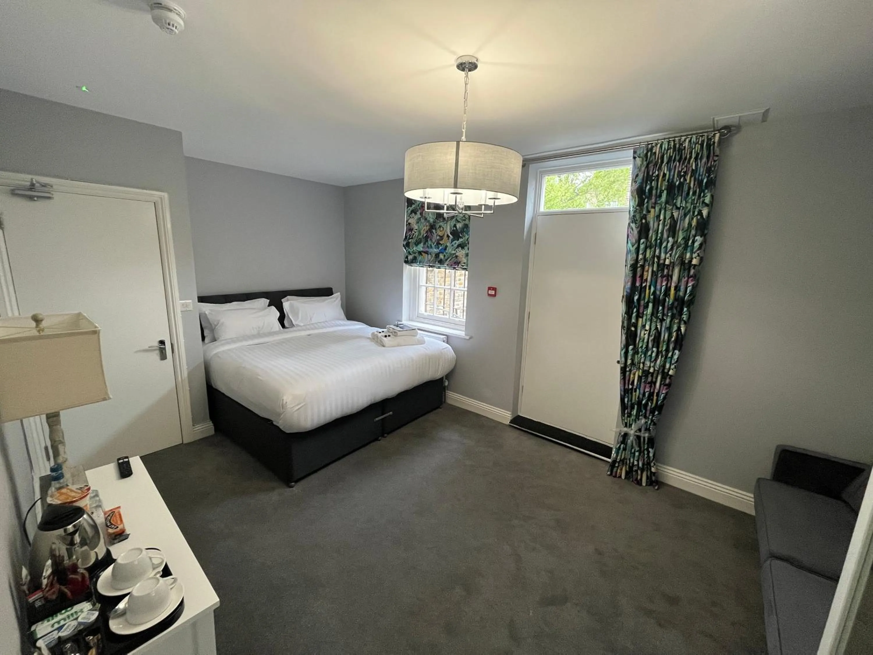 Photo of the whole room, Bed in Dockers Inn