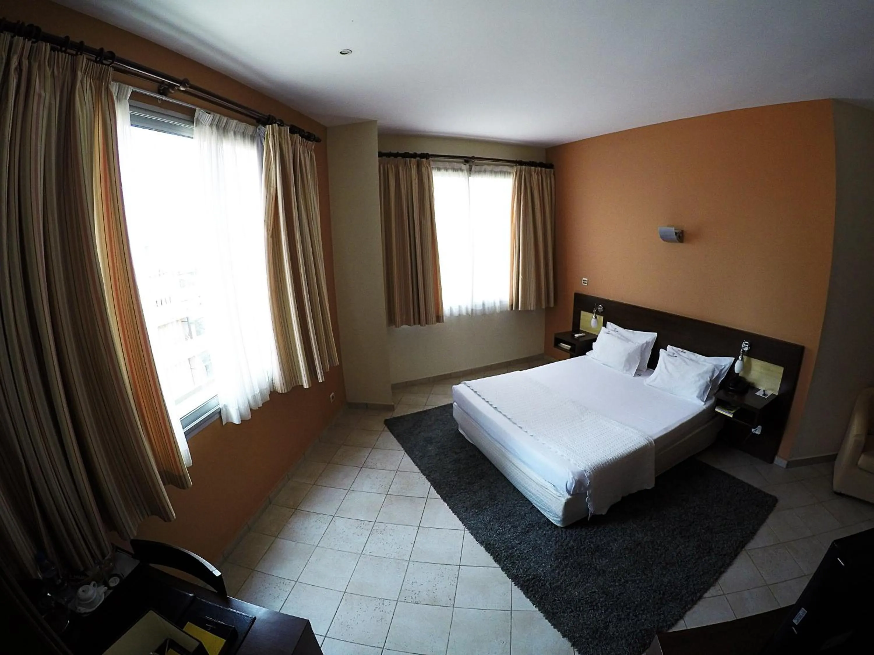 Bedroom, Bed in Hotel Continental Luanda