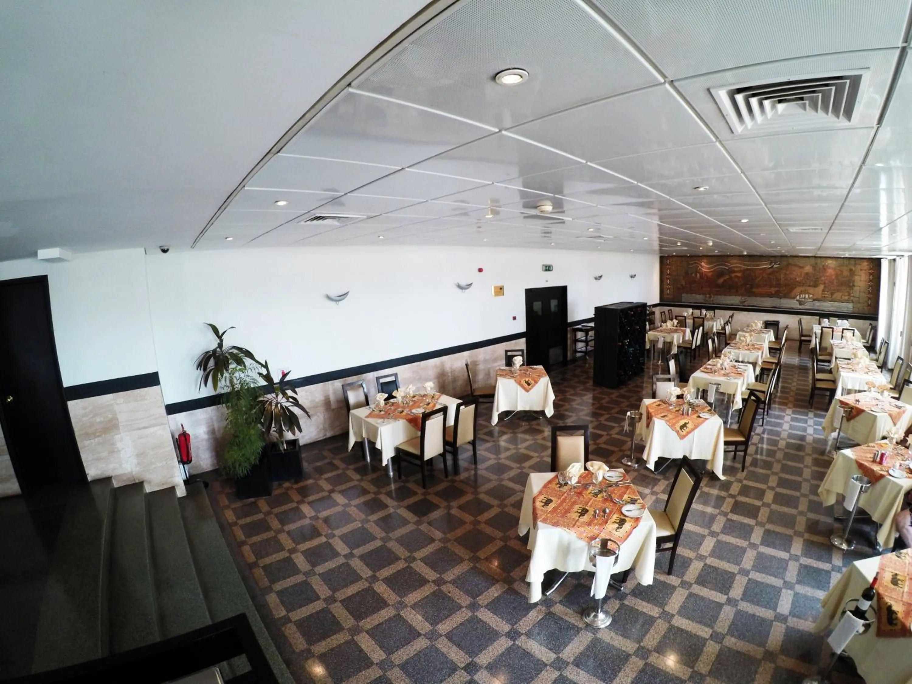 Restaurant/places to eat in Hotel Continental Luanda