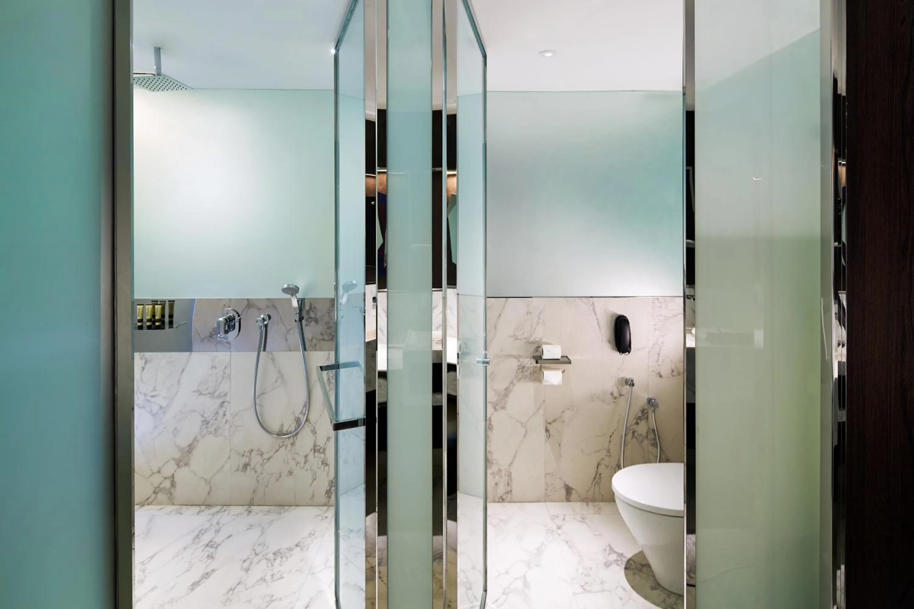 Shower in WOLO Kuala Lumpur