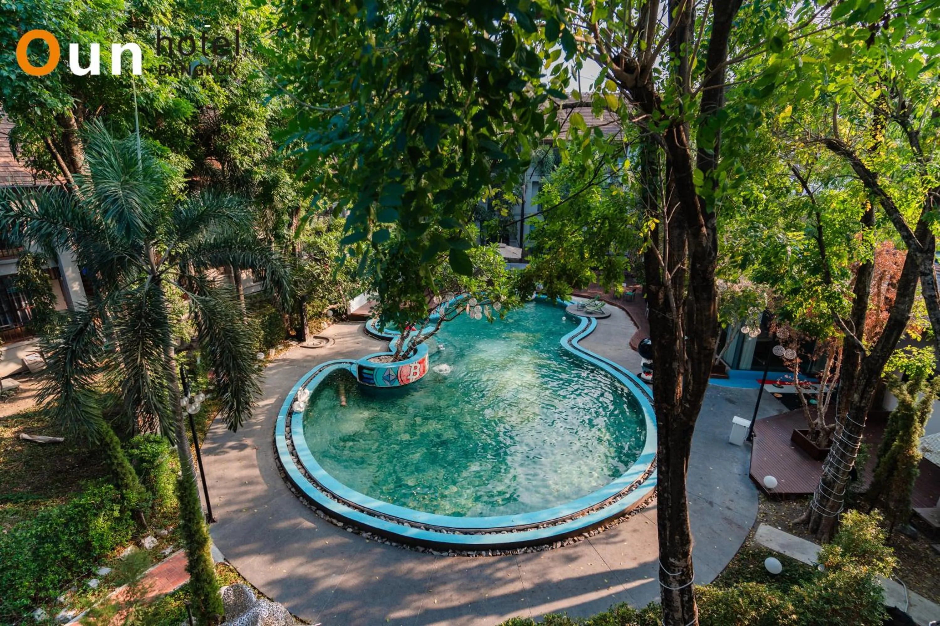 Swimming pool in Oun Hotel Bangkok