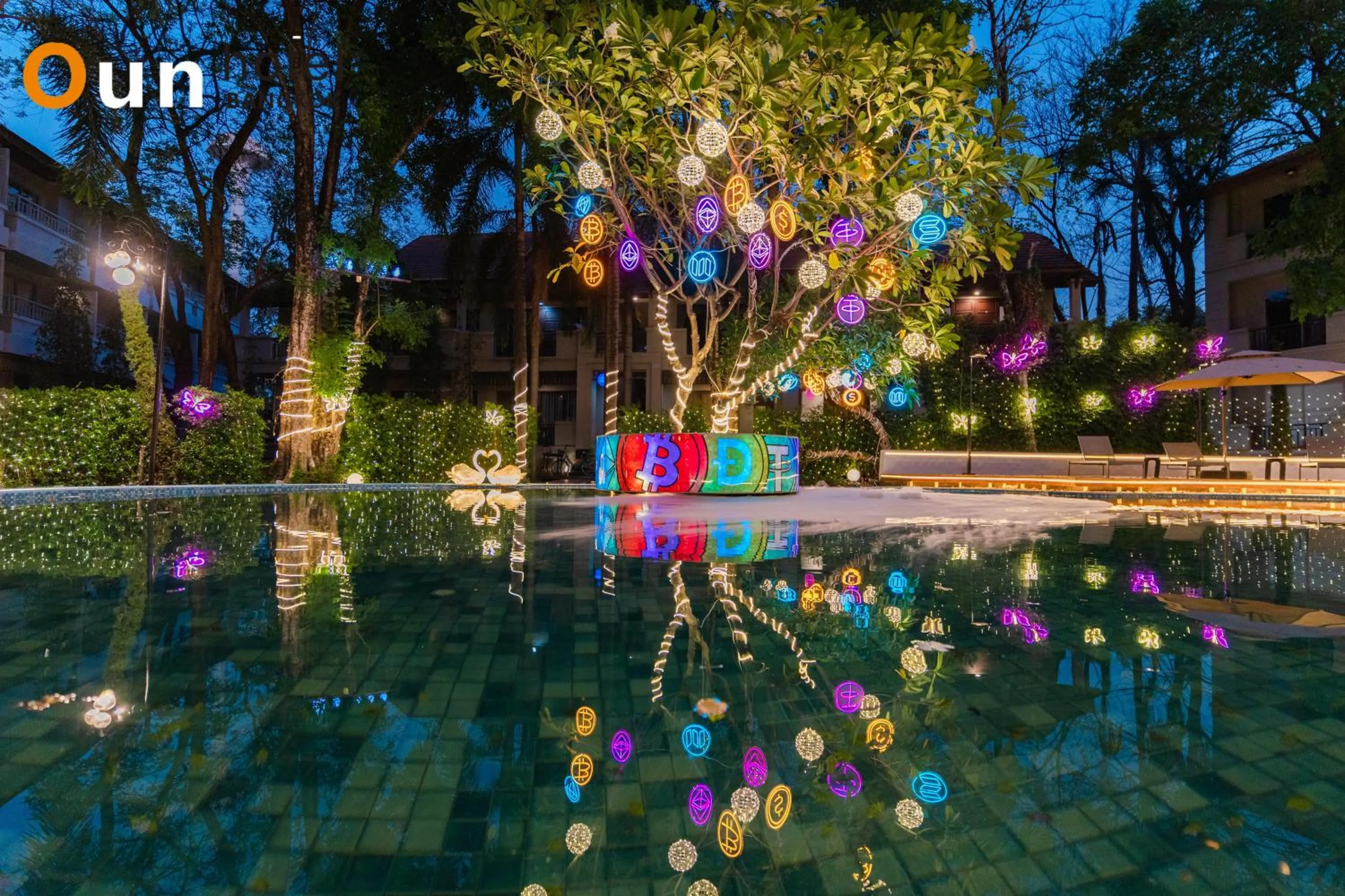 Swimming pool in Oun Hotel Bangkok