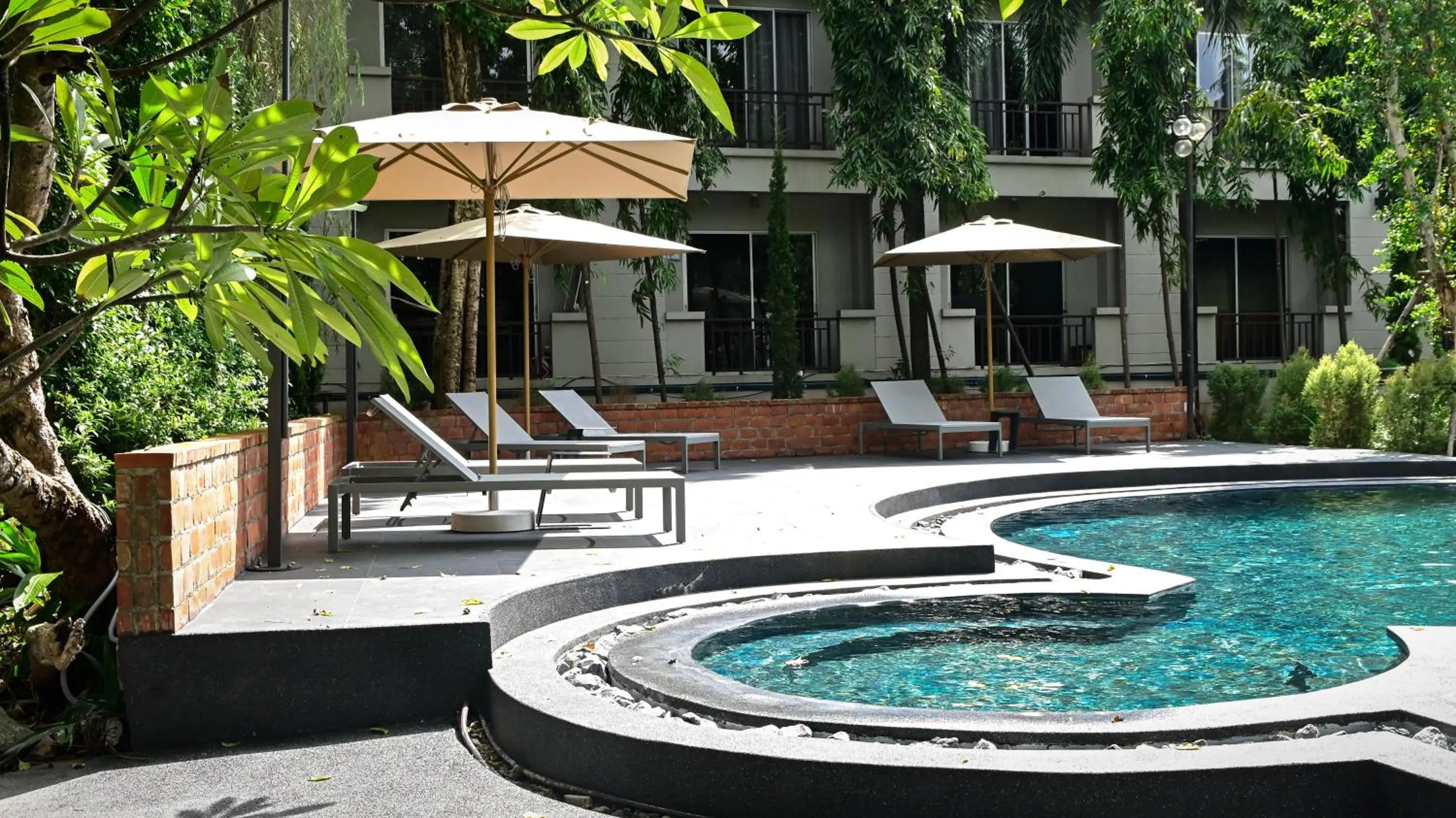 Swimming pool in Oun Hotel Bangkok