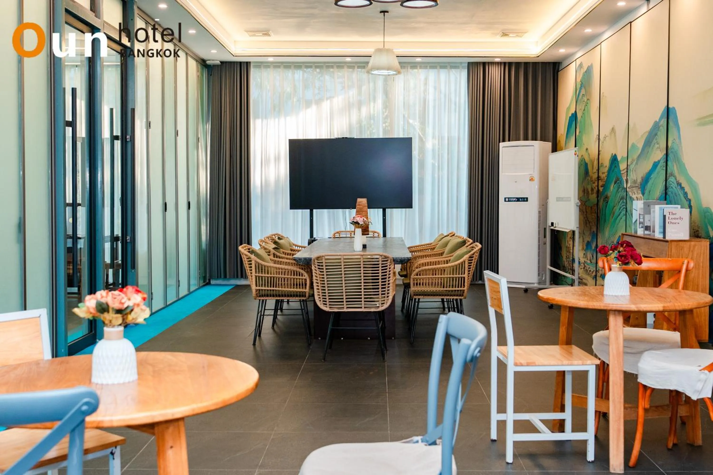 Restaurant/places to eat in Oun Hotel Bangkok