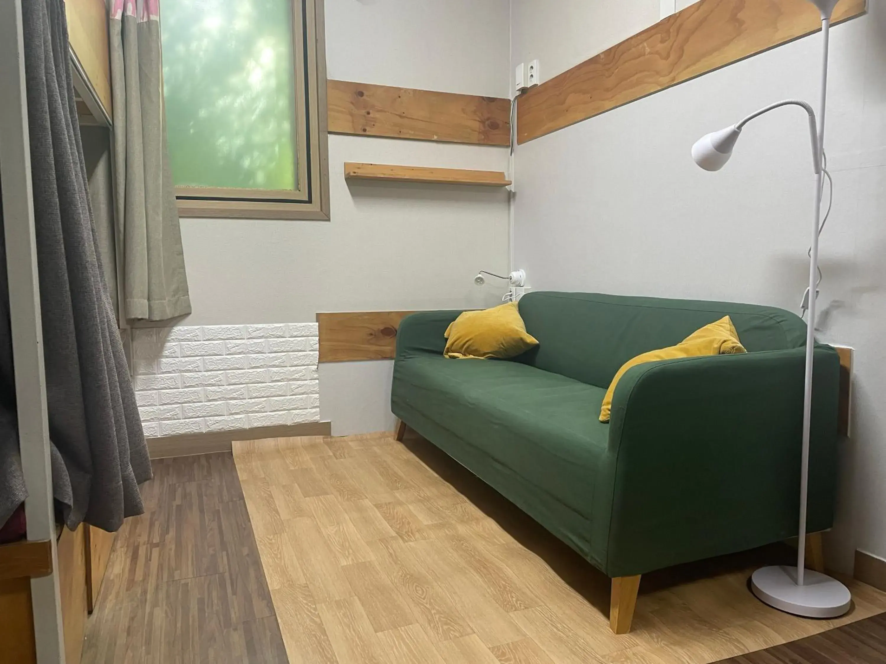 Family Room with Shared Bathroom in UWA Guesthouse Family Room with Shared Bathroom in UWA Guesthouse