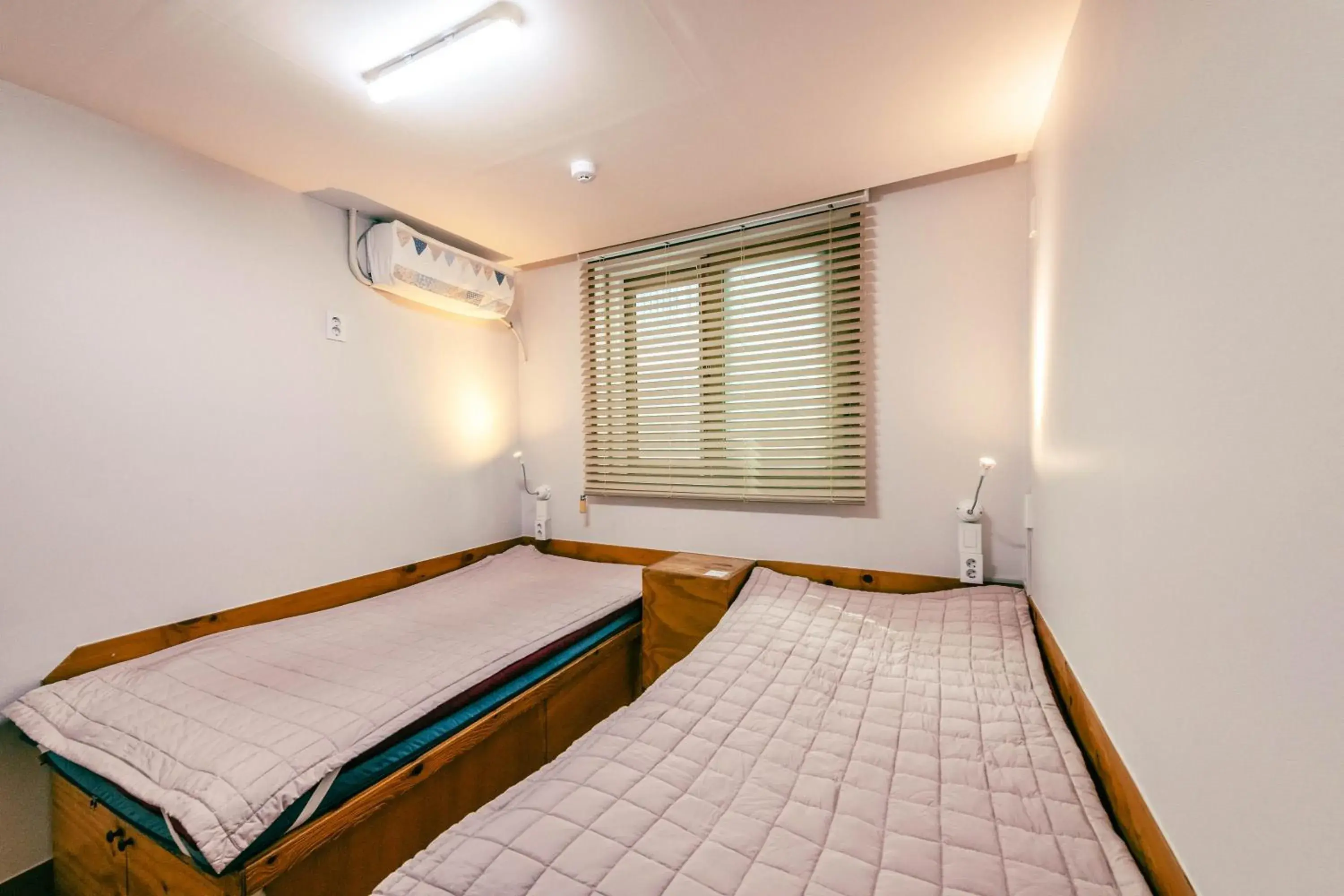 Twin Room in UWA Guesthouse Twin Room in UWA Guesthouse