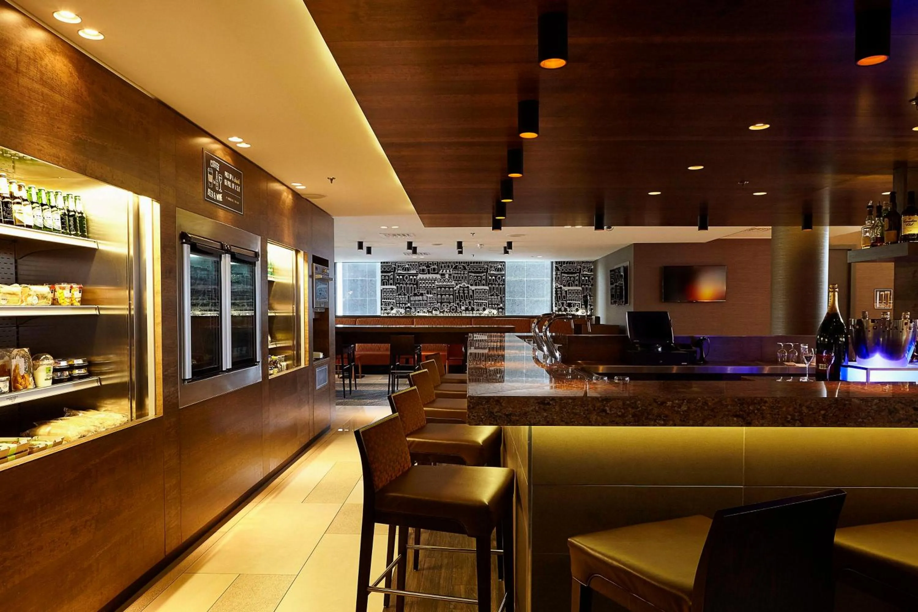Lounge or bar in Hyatt Place Amsterdam Airport