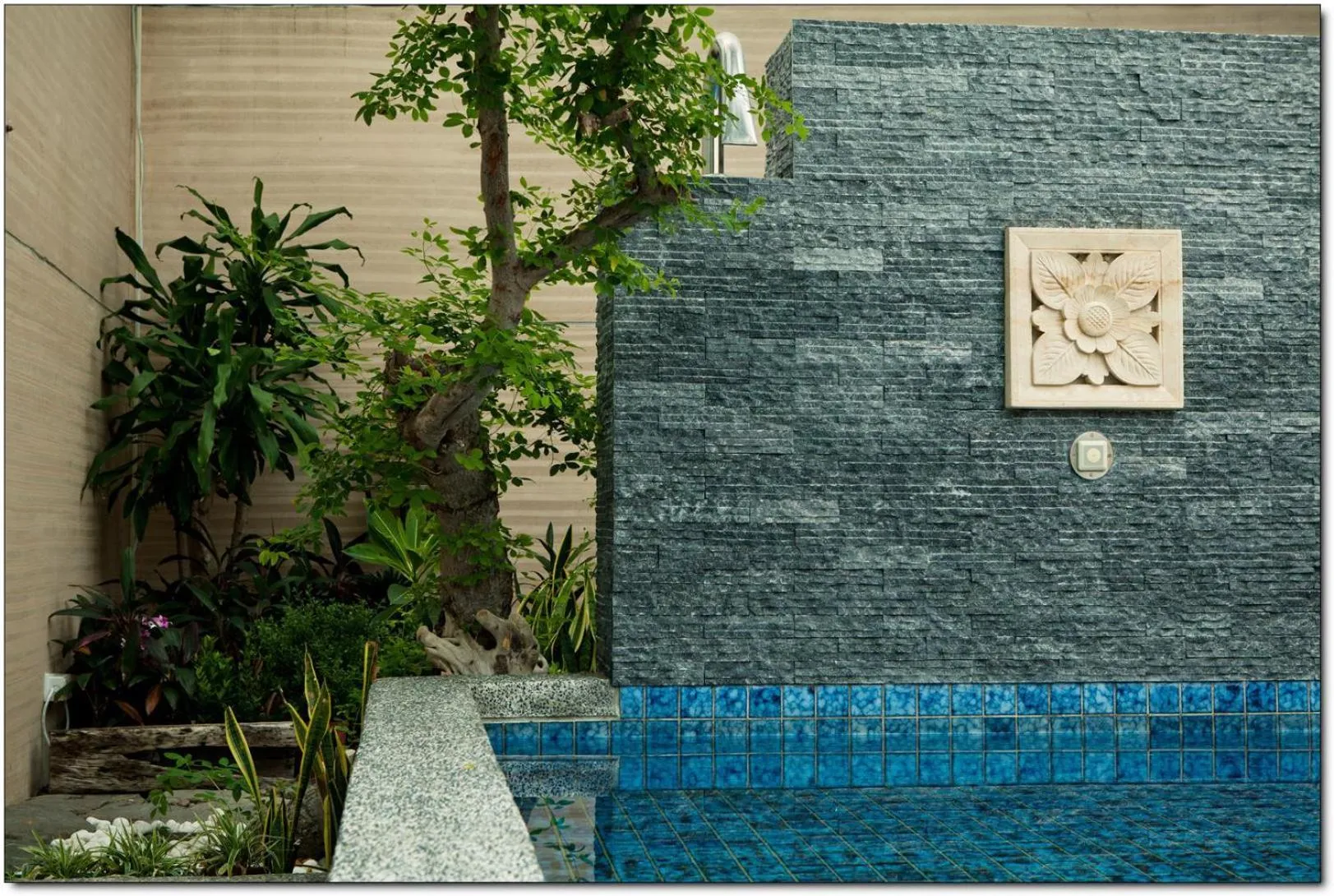 Decorative detail in Merryseasons