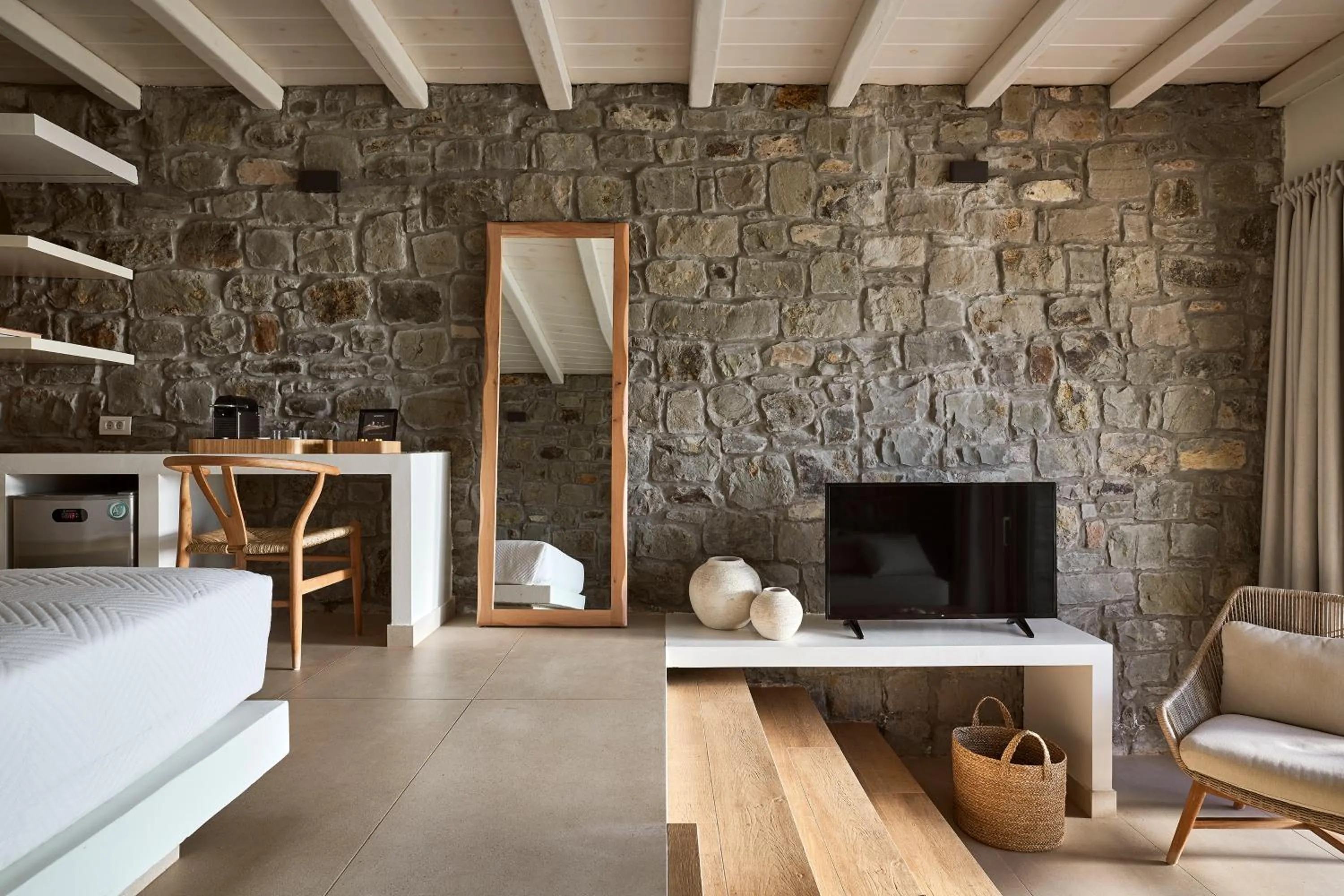 TV and multimedia, Bed in Hotel Milos Sea Resort