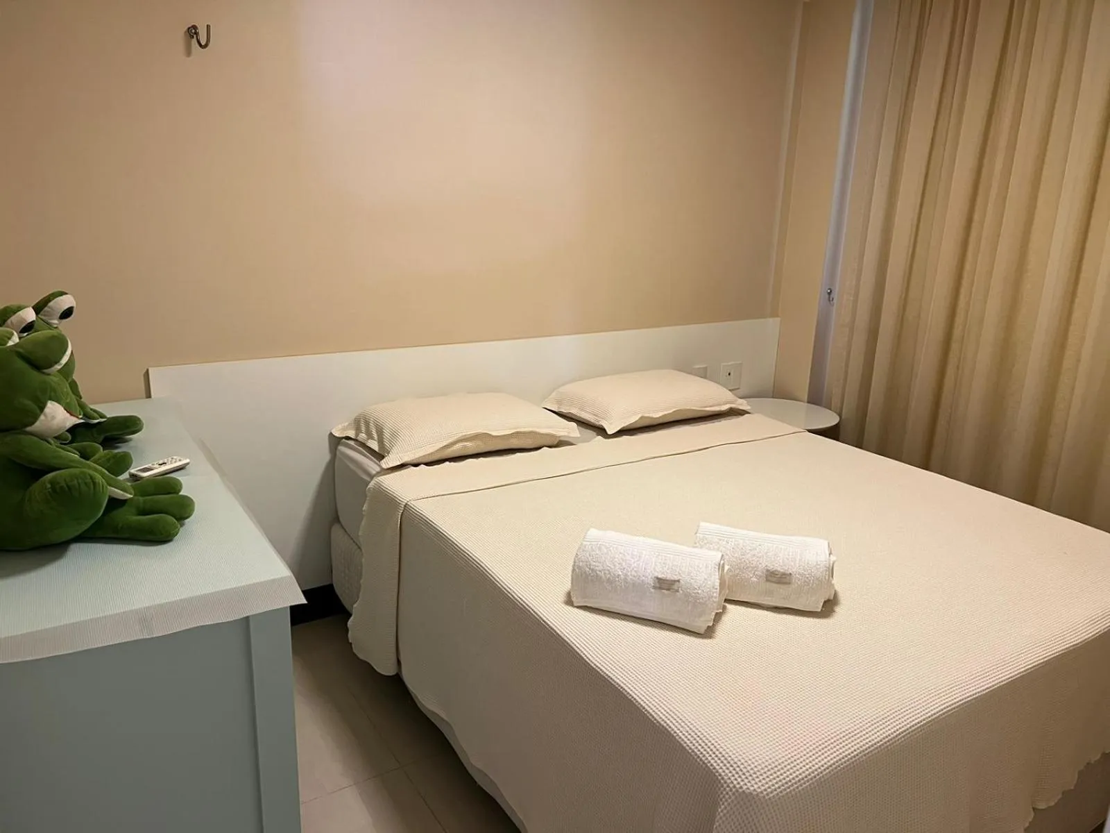 Bed in Manhattan Beach Riviera