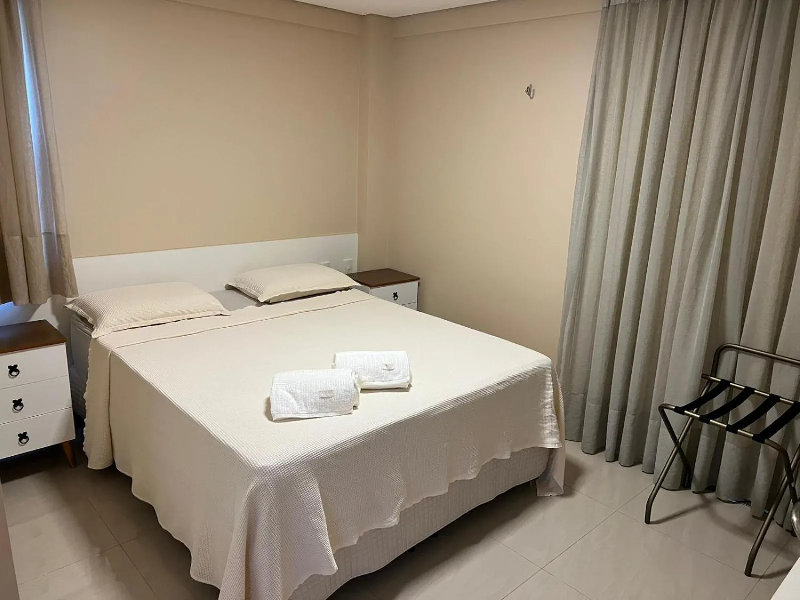 Bed in Manhattan Beach Riviera