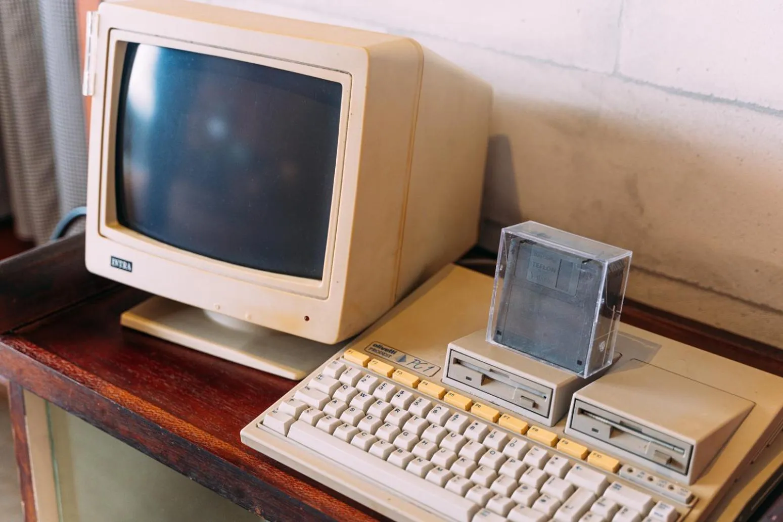 Decorative detail in Walk-Up To SIAR - Children Not Allowed