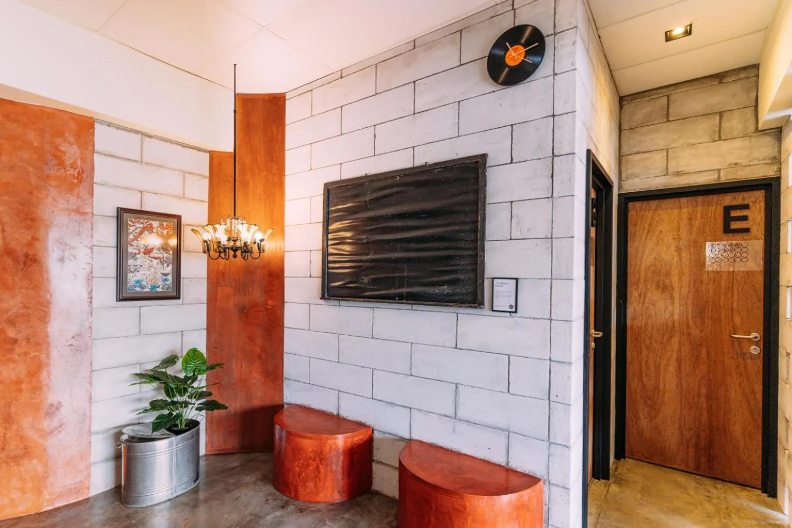 Lobby or reception in Walk-Up To SIAR - Children Not Allowed