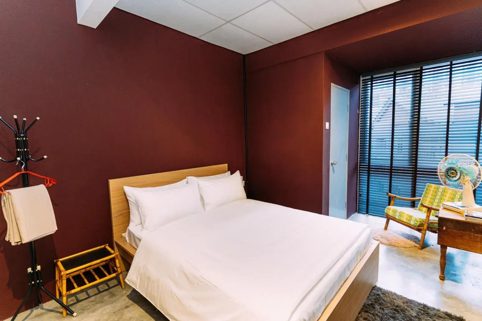 Double Room with Shared Bathroom in Walk-Up To SIAR - Children Not Allowed Double Room with Shared Bathroom in Walk-Up To SIAR - Children Not Allowed