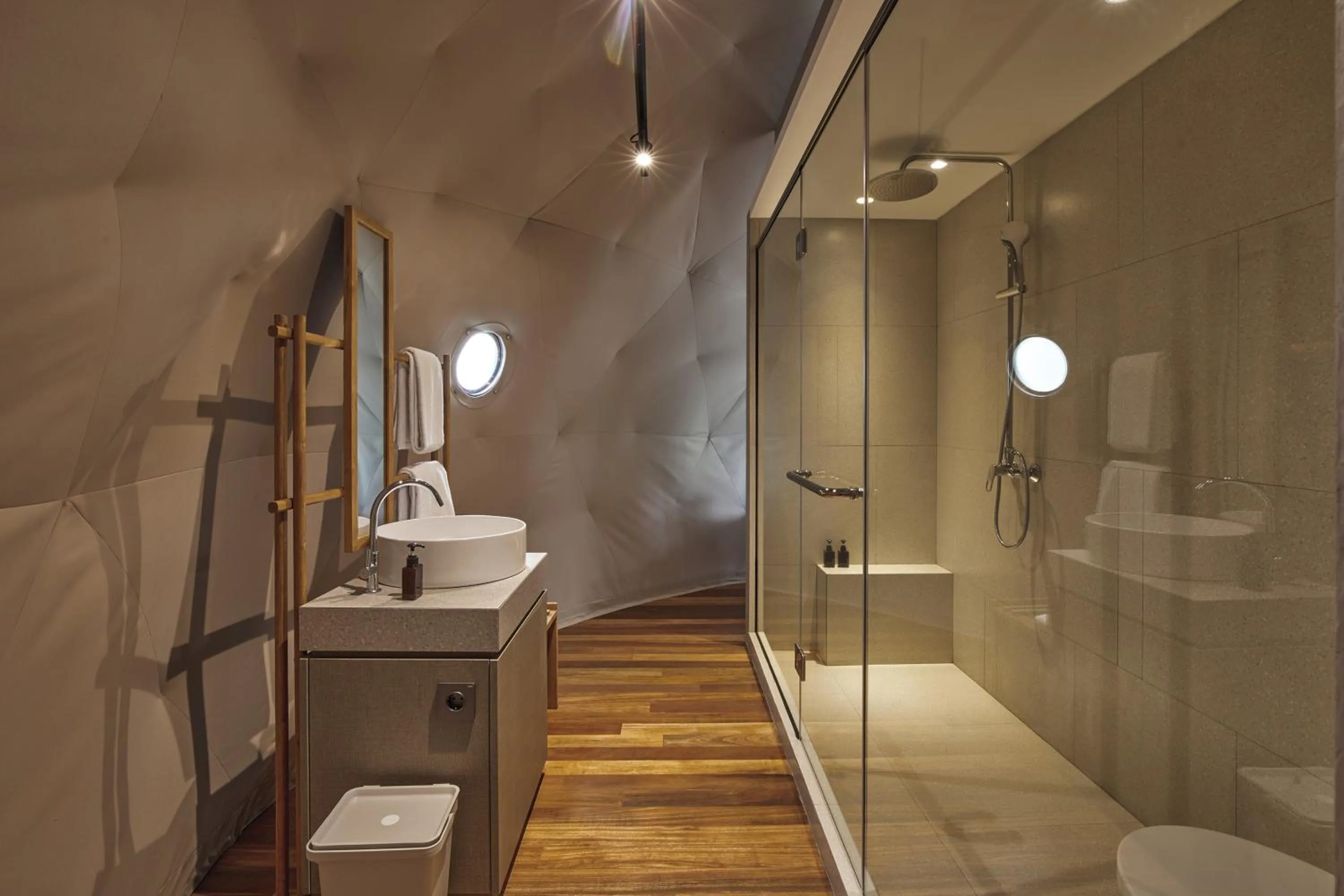 Bathroom in Lintang Luku Tent Resort