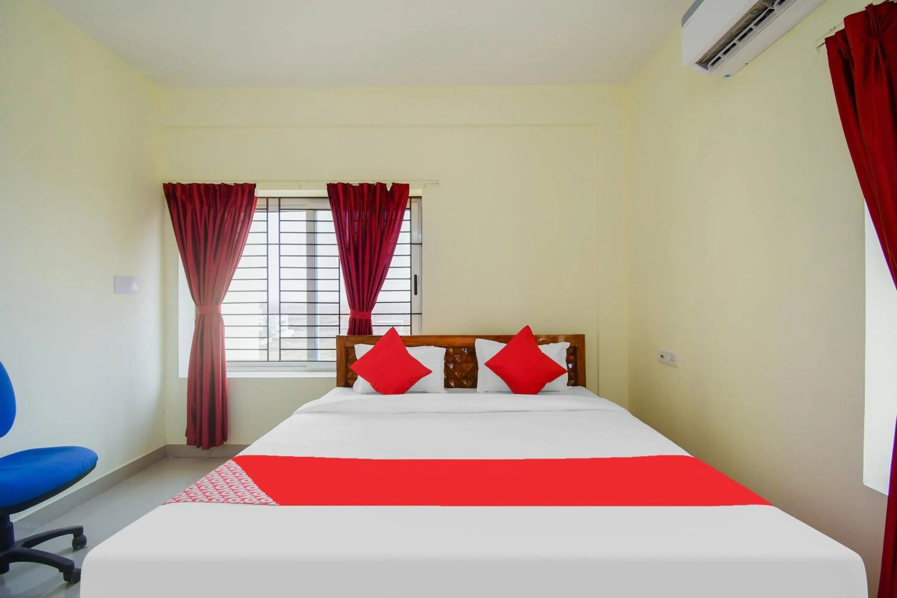 Bedroom, Bed in Hotel O U Tech Hotel And Restaurant