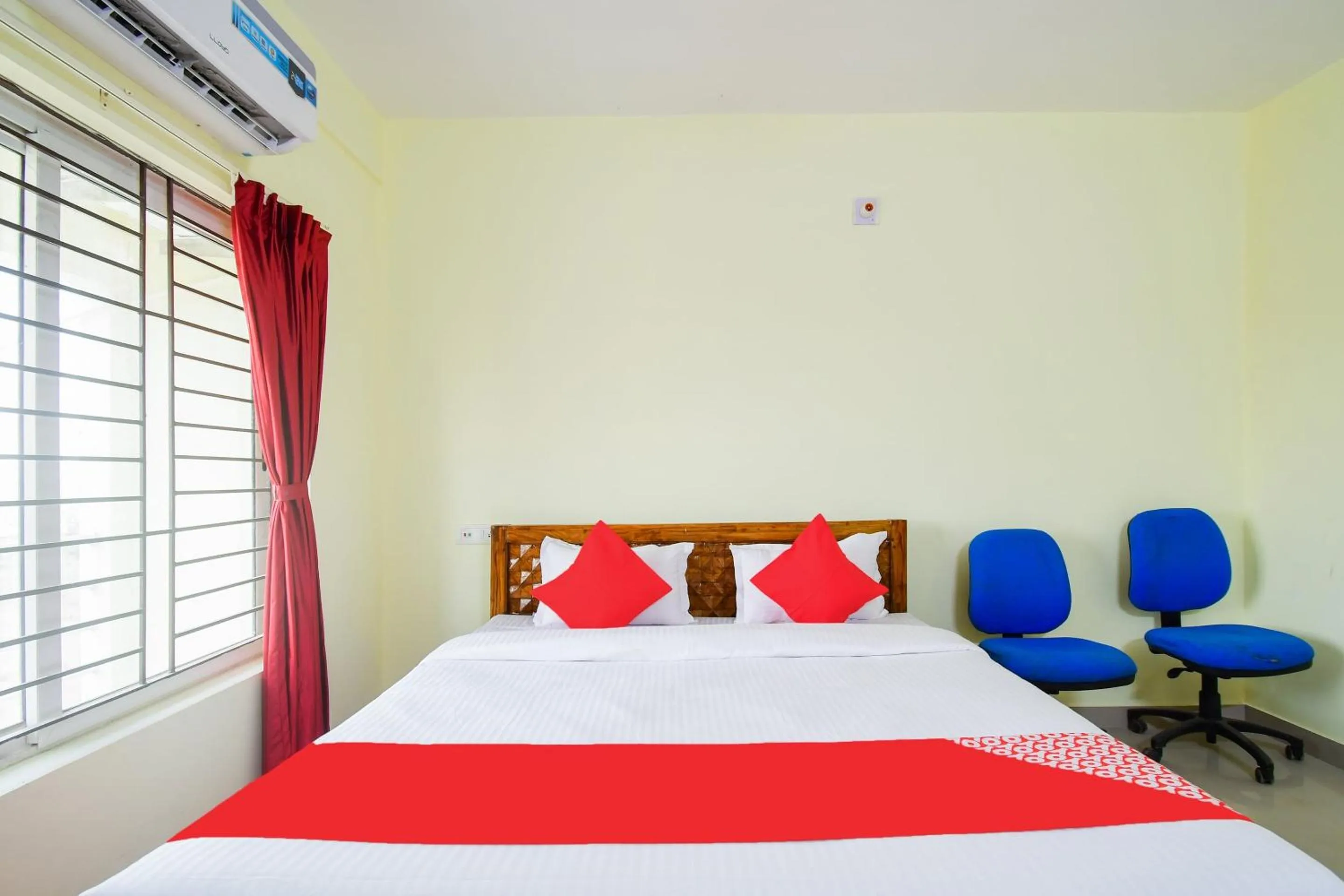 Bedroom, Bed in Hotel O U Tech Hotel And Restaurant