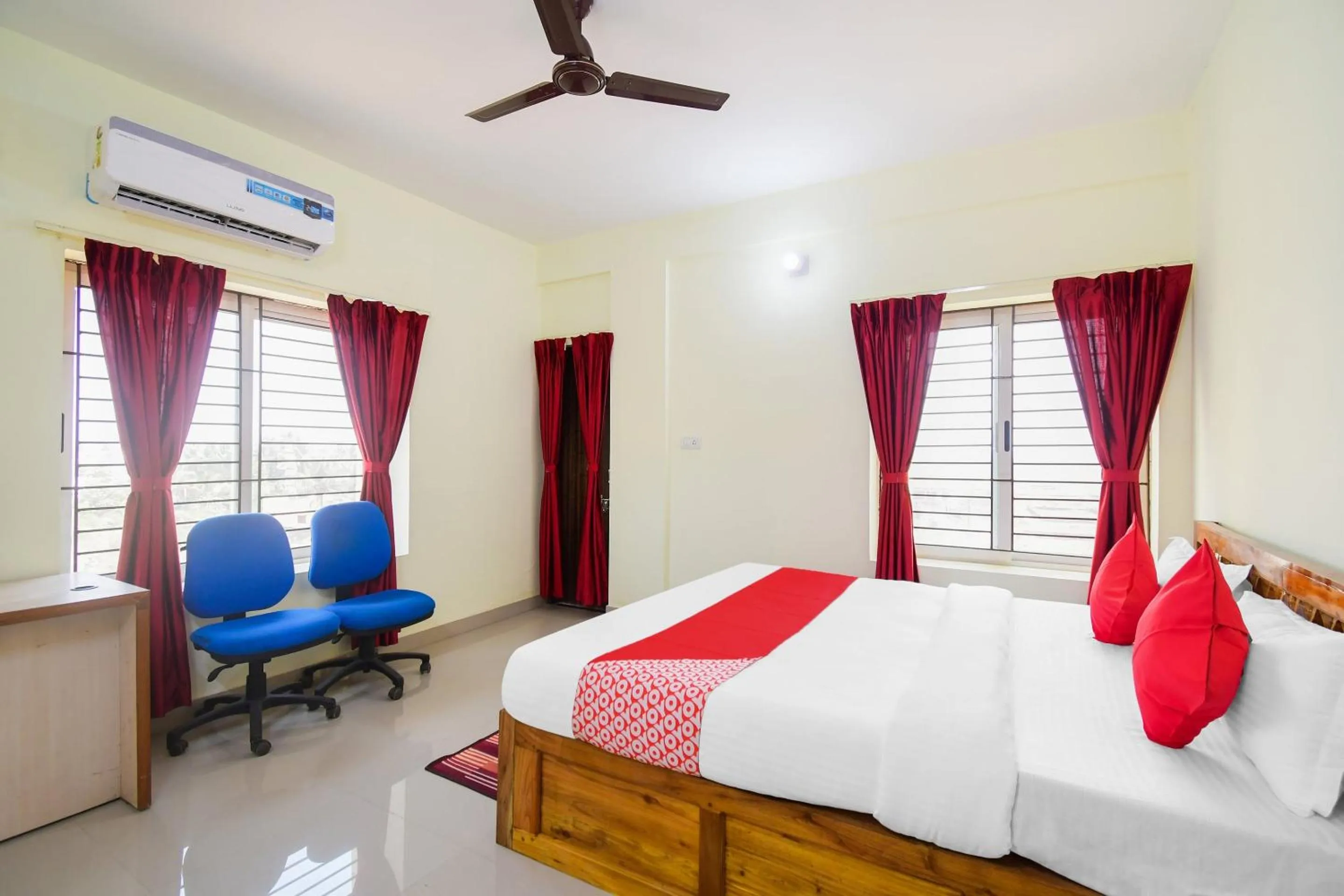 Bedroom, Bed in Hotel O U Tech Hotel And Restaurant