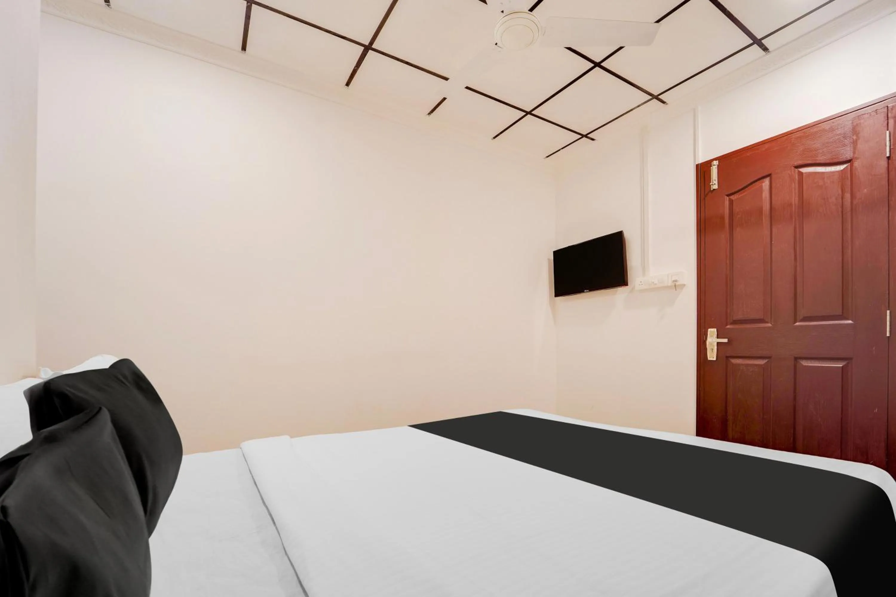 Bedroom, Bed in Super Hotel O Vazhakkala