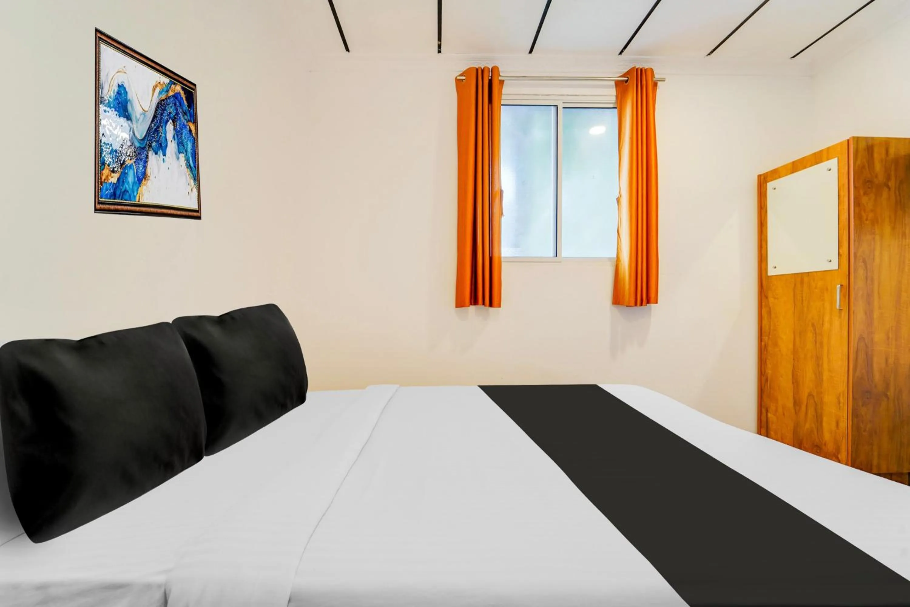 Bedroom, Bed in Super Hotel O Vazhakkala