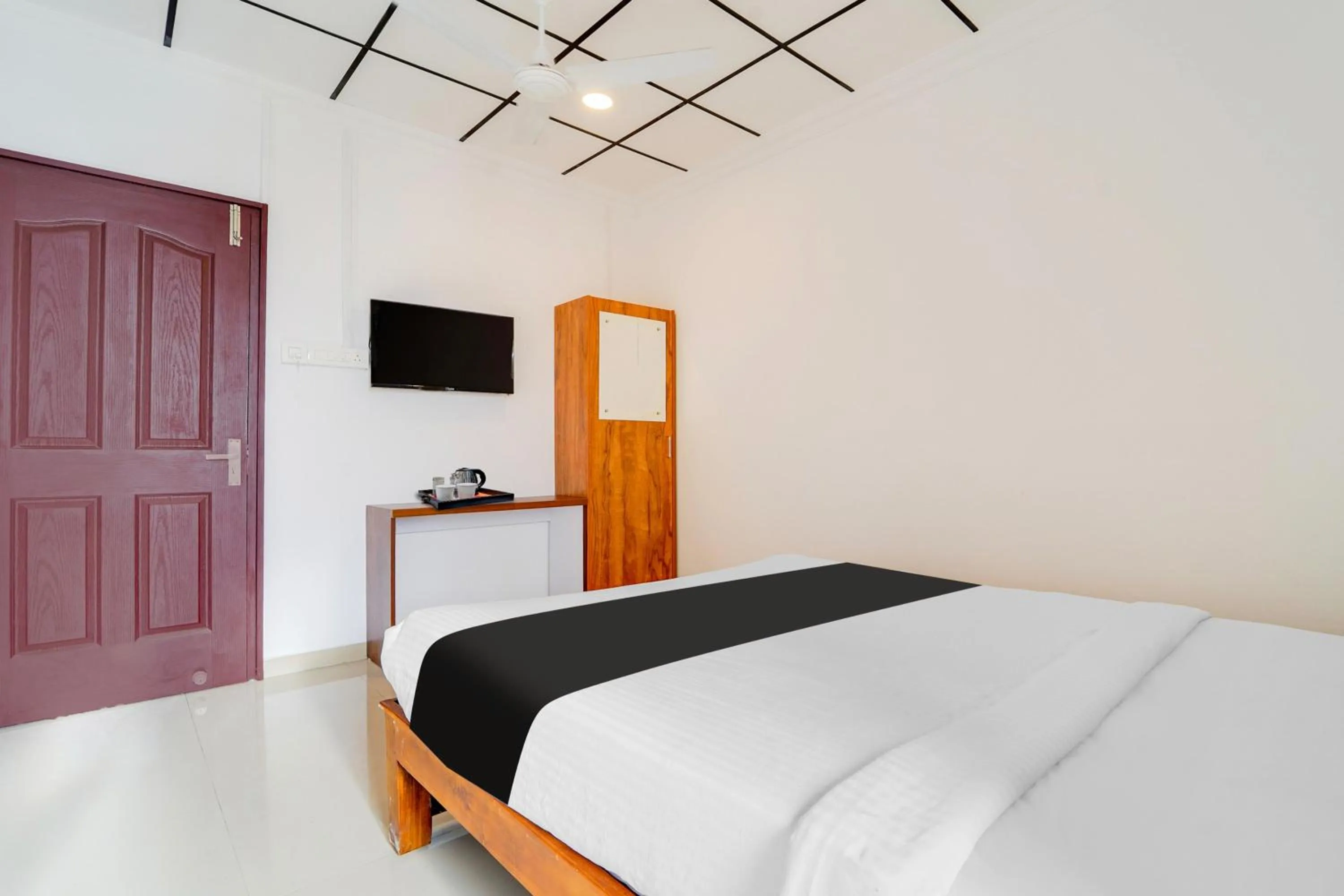 Bedroom, Bed in Super Hotel O Vazhakkala