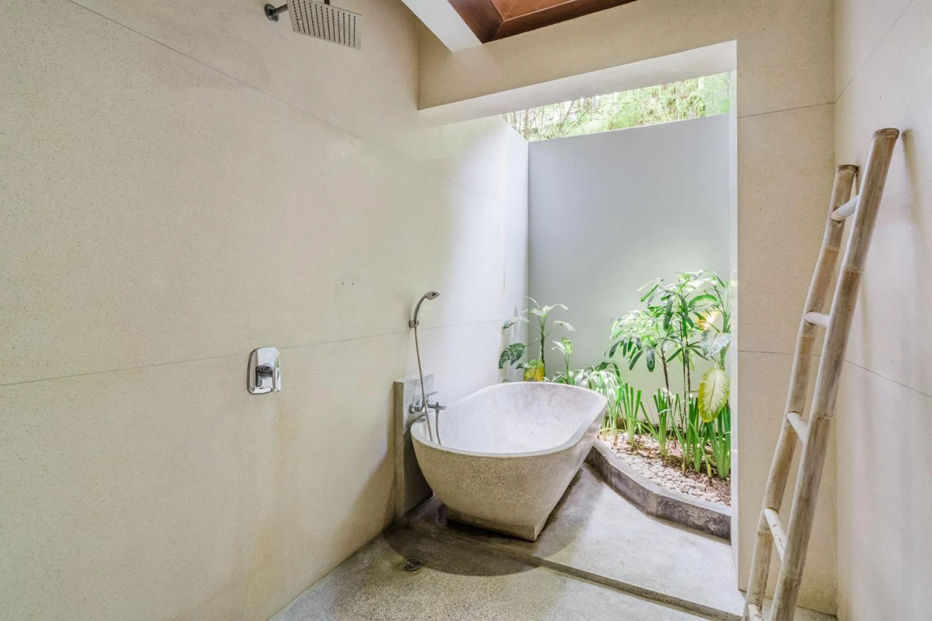 Bathroom in Villa Canggu Hearts