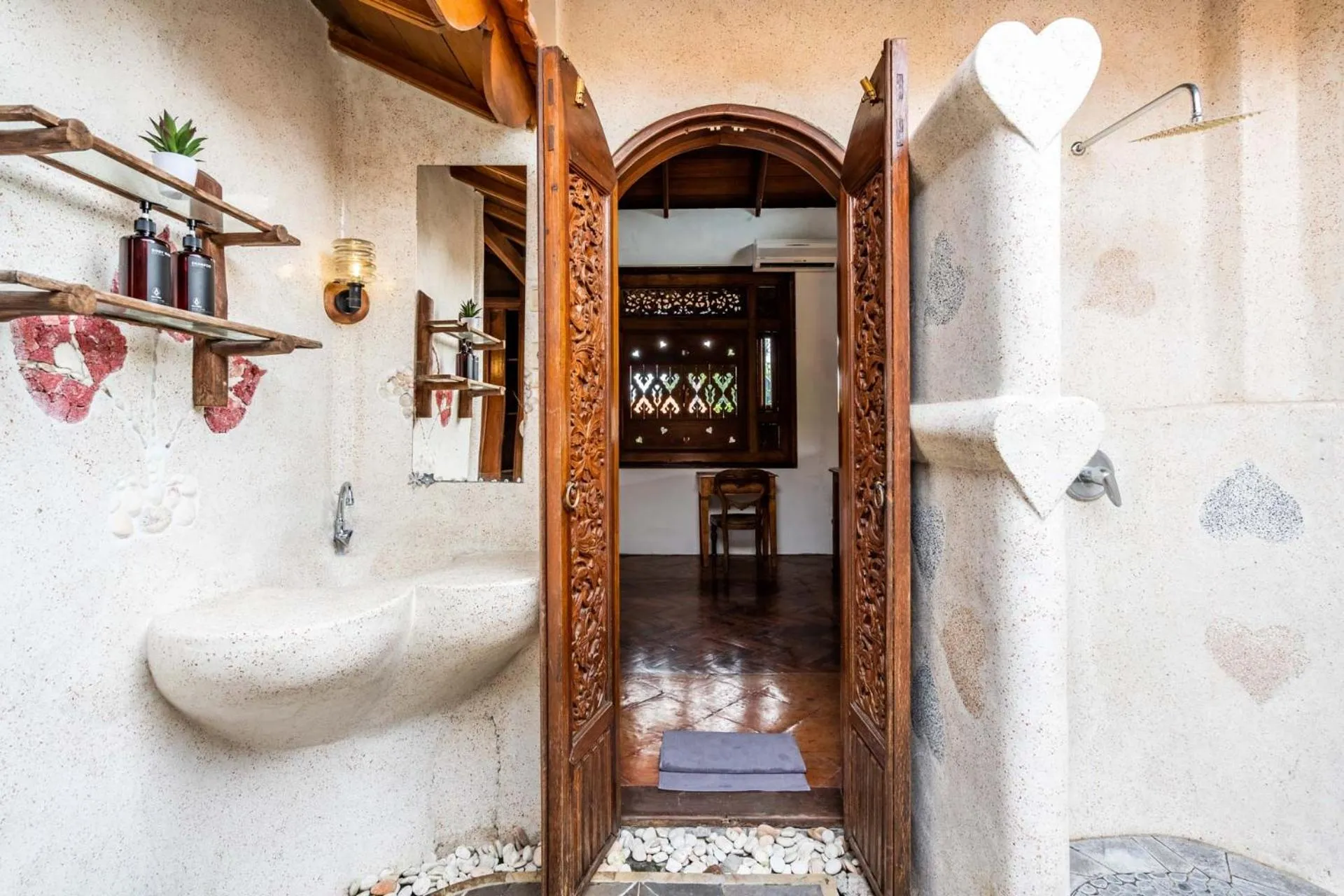 Bathroom in Villa Canggu Hearts