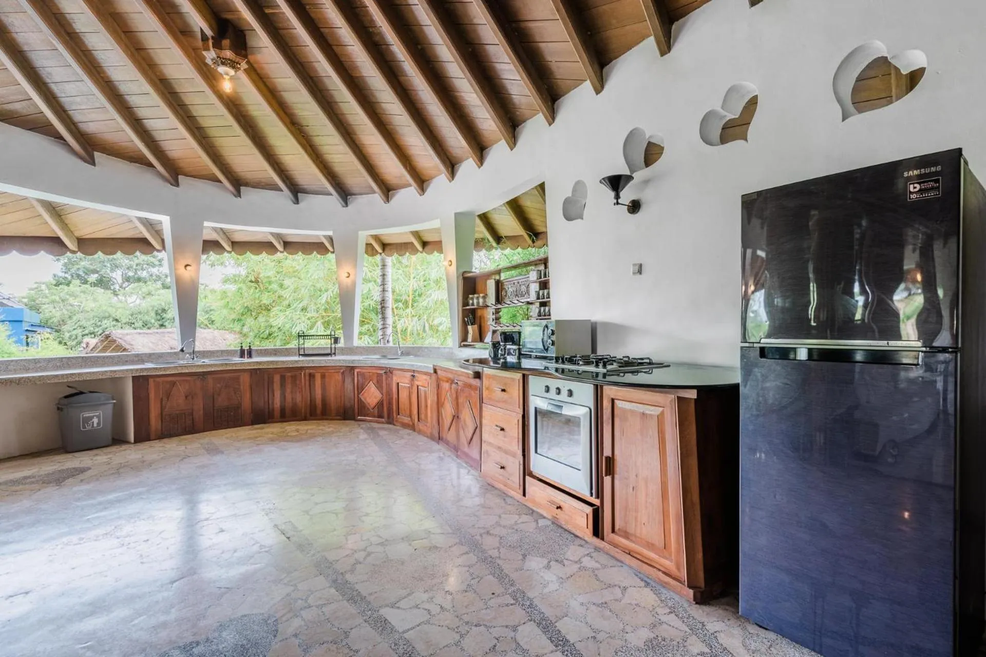 Kitchen or kitchenette in Villa Canggu Hearts