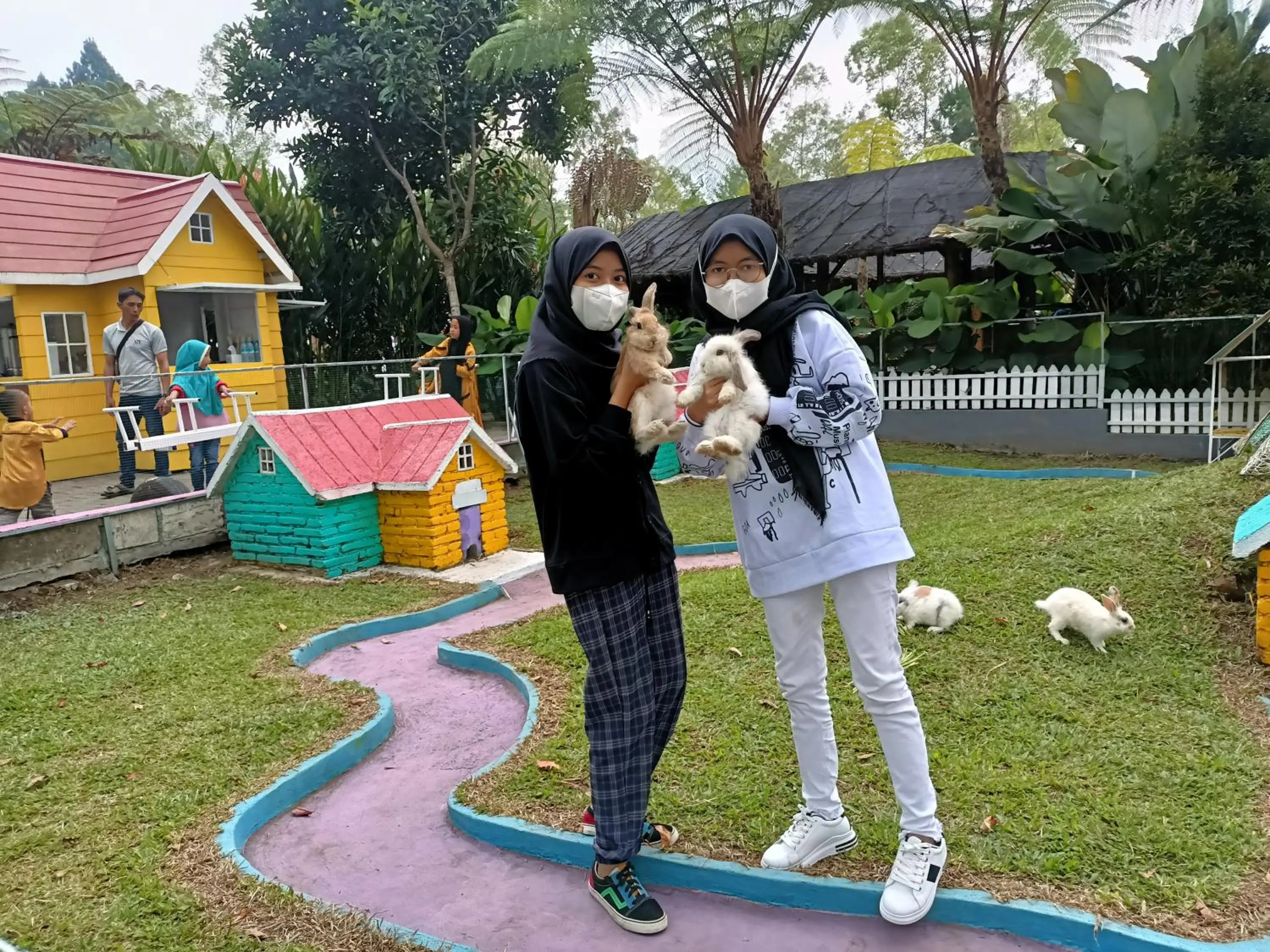 children in Pagupon Camp Syariah